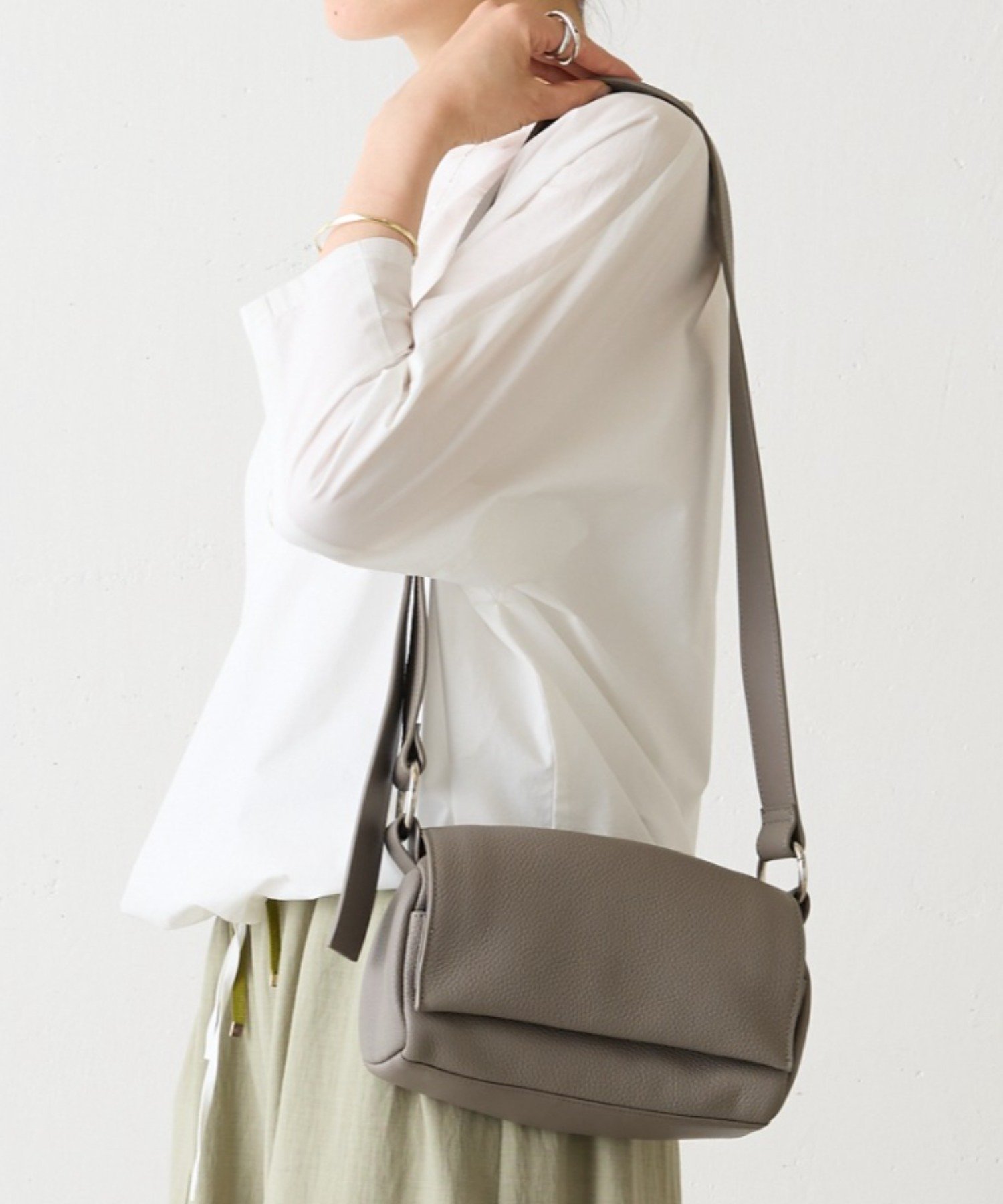 【その他のブランド/Other】の《本革》ミニレザーボディバッグ インテリア・キッズ・メンズ・レディースファッション・服の通販 founy(ファニー) 　ファッション　Fashion　メンズファッション　Fashion for Men　バッグ　Bags　アクセサリー　Fashion Accessories　コンパクト　Compact, Small Size　ショルダー　Shoulder, Shoulder Strap　シルバー　Silver, Metallic Silver　スカーフ　Scarf, Neckwear　チャーム　Charm, Pendant　ドット　Polka Dot, Dot Pattern　定番　Standard, Basic Item　人気　Popular, Best Seller　フラップ　Flap, Flap Pocket　ポケット　Pocket, Pocket Detail　マグネット　Magnet, Magnetic Closure　おすすめ　Recommended / Our Picks　エレガント 上品　Elegant　トープ|ID: prp329100004869768 ipo3291000000036294328