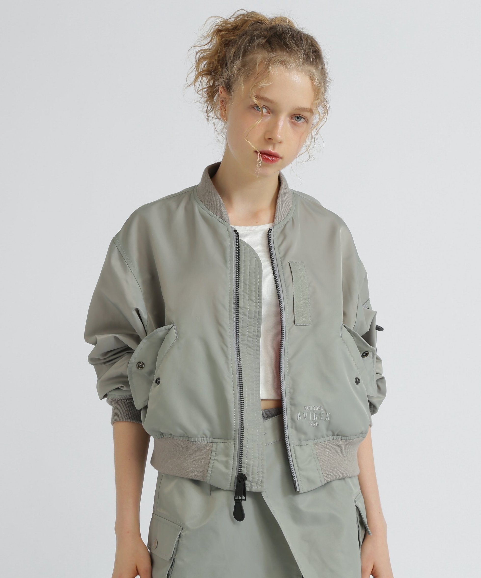 【アヴィレックス/AVIREX】のSHORT LIGHT MA-1/ショートMA-1 インテリア・キッズ・メンズ・レディースファッション・服の通販 founy(ファニー) 　ファッション　Fashion　レディースファッション　Fashion for Women　アウター　Coat / Outerwear Collection　MA-1ジャケット　MA-1 Bomber Jackets / Flight Jackets　ショート　Short, Short Length　ベスト　Vest, Waistcoat　ミリタリー　Military, Army Style　リバーシブル　Reversible, Two-Sided　グレー|ID: prp329100004869777 ipo3291000000036294388