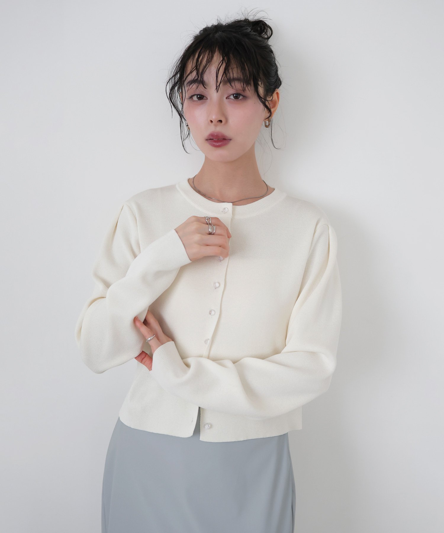 【リアン/Lian】のクリアボタンニットカーディガン インテリア・キッズ・メンズ・レディースファッション・服の通販 founy(ファニー) 　ファッション　Fashion　レディースファッション　Fashion for Women　トップス・カットソー　Cut & Sew Tops　ニット　Knit Tops & Sweaters　カーディガン・羽織り　Layered Style Cardigans　アイボリー|ID: prp329100004870915 ipo3291000000036332588