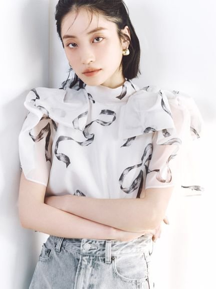 【スナイデル/SNIDEL】のSustainableリボンライクオーガンシースルーブラウス インテリア・キッズ・メンズ・レディースファッション・服の通販 founy(ファニー) 　ファッション　Fashion　レディースファッション　Fashion for Women　トップス・カットソー　Cut & Sew Tops　シャツ・ブラウス・オフィスカジュアル　Elegant Blouses & Button-Ups　オーガンジー　Organza Fabric　シアー　Sheer, See-Through　スタンド　Stand Collar, Upright Stand　スマート　Smart, Elegant　フェミニン　Feminine, Girly　リボン　Ribbon, Bow　人気　Popular, Best Seller　無地　Plain, Solid Color　BLK[009]|ID: prp329100004871058 ipo3291000000036309376