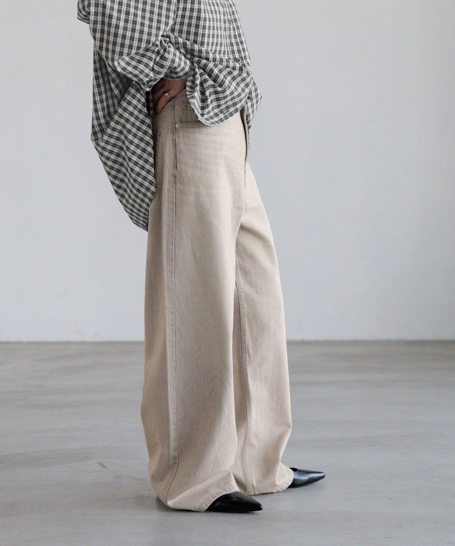 【ローリーズファーム/LOWRYS FARM】のワイドストレートデニムパンツ 人気、トレンドファッション・服の通販 founy(ファニー) 　ファッション　Fashion　レディースファッション　Fashion for Women　パンツ　Pants & Trousers　デニムパンツ・ジーンズ・美脚デニム　Denim Jeans & Pants　インディゴ　Indigo Denim　春　Spring　今季　This Season, Current Season　シンプル　Simple, Minimal　ストレート　Straight, Straight Cut　ダメージ　Distressed, Destroyed　デニム　Denim, Jeans Material　バランス　Balance, Style Balance　フェミニン　Feminine, Girly　フラット　Flat, Flat Shoes　ワイド　Wide, Wide Fit　 other-1|ID: prp329100004871520 ipo3291000000036316992