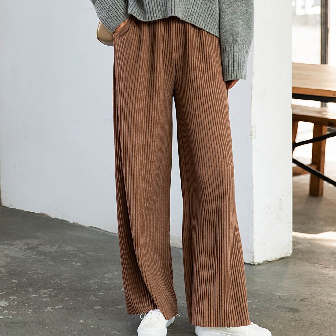 【メゾンドラティール/maison de LATIR】の形状記憶でシワしらず.セレモニー春プリーツリブワイドパンツ. インテリア・キッズ・メンズ・レディースファッション・服の通販 founy(ファニー) ファッション Fashion レディースファッション Fashion for Women パンツ Pants & Trousers 春 Spring シンプル Simple, Minimal フィット Fit, Slim Fit プリーツ Pleats, Pleated ポケット Pocket, Pocket Detail リラックス Relax, Relaxed Fit 旅行 Travel セレモニー Ceremony ビジネス 仕事 通勤 Business / Work / Commuting ベージュ|ID: prp329100004871893 ipo3291000000036324763