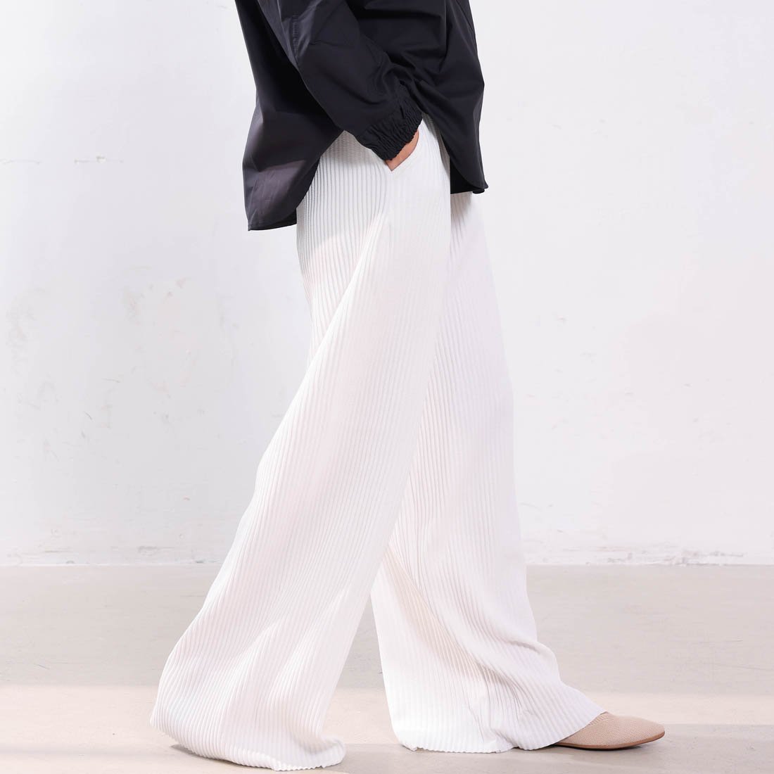 【メゾンドラティール/maison de LATIR】の形状記憶でシワしらず.セレモニー春プリーツリブワイドパンツ. インテリア・キッズ・メンズ・レディースファッション・服の通販 founy(ファニー) ファッション Fashion レディースファッション Fashion for Women パンツ Pants & Trousers 春 Spring シンプル Simple, Minimal フィット Fit, Slim Fit プリーツ Pleats, Pleated ポケット Pocket, Pocket Detail リラックス Relax, Relaxed Fit 旅行 Travel セレモニー Ceremony ビジネス 仕事 通勤 Business / Work / Commuting ホワイト(ポケットあり)|ID: prp329100004871893 ipo3291000000036324768