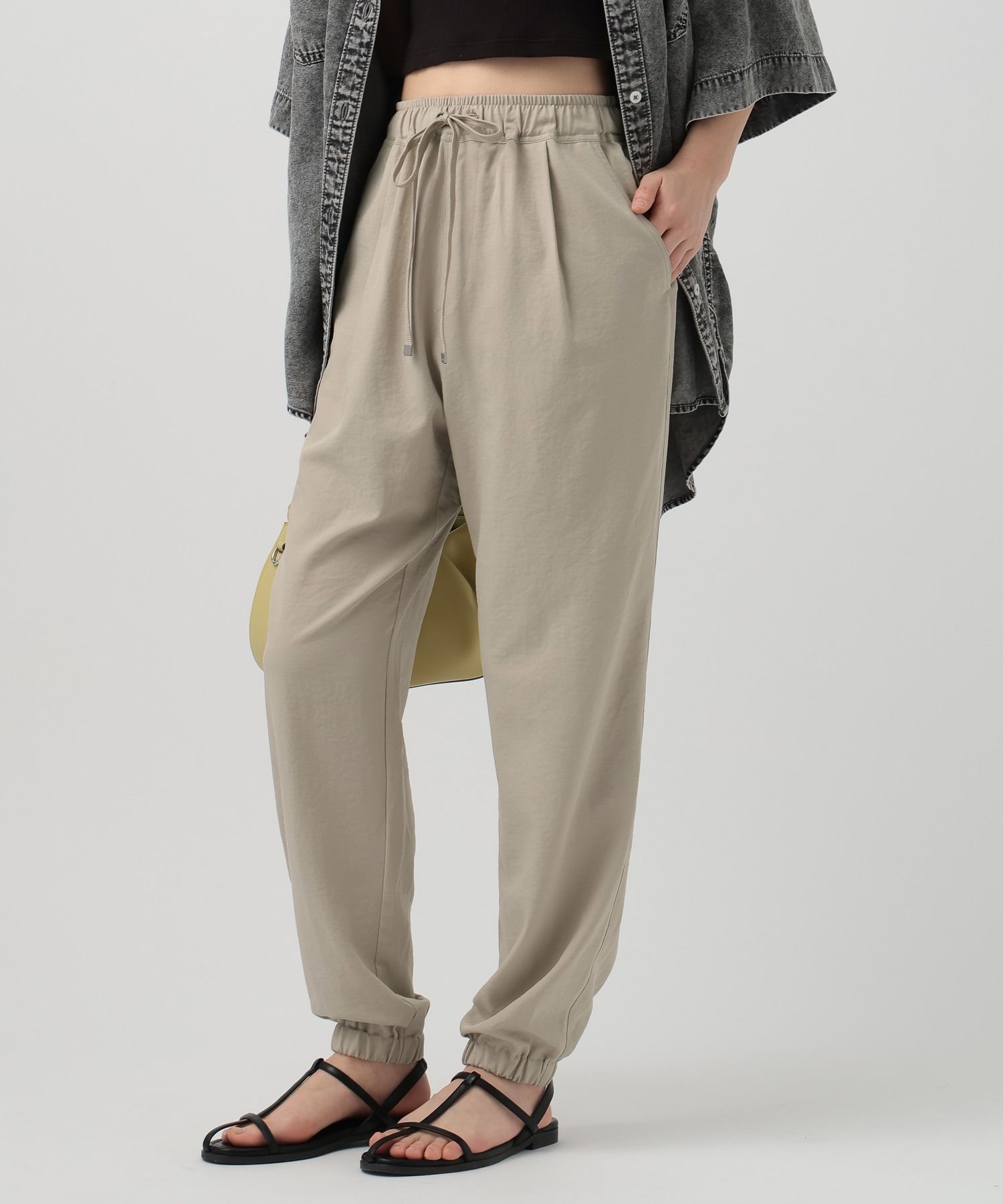 【ベイフロー/BAYFLOW】のセミストレートシルエットで登場!! RPタックジョガーパンツ インテリア・キッズ・メンズ・レディースファッション・服の通販 founy(ファニー) 　ファッション　Fashion　レディースファッション　Fashion for Women　パンツ　Pants & Trousers　おすすめ　Recommended / Our Picks　カーゴパンツ　Cargo Pants, Utility Pants　シンプル　Simple, Minimal　ストレッチ　Stretch, Stretchy Fabric　今季　This Season, Current Season　定番　Standard, Basic Item　楽ちん　Easy Fit, Comfortable　グレージュ13|ID: prp329100004871895 ipo3291000000036324815