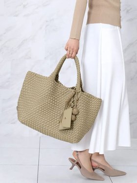 【ヴァン/Vin】のミニポーチ付き編み込みスクエアビッグトート 人気、トレンドファッション・服の通販 founy(ファニー) ファッション Fashion レディースファッション Fashion for Women バッグ Bags ポーチ&ミニバッグ Pouches & Mini Bags ショルダー Shoulder, Shoulder Strap スマホ Smartphone, Mobile Device チェーン Chain, Chain Strap チャーム Charm, Pendant ビジネス 仕事 通勤 Business / Work / Commuting ポシェット Pochette, Mini Bag ポーチ Pouch, Small Case エレガント 上品 Elegant 手帳 Planner, Notebook 旅行 Travel 財布 Wallet, Purse |ID:prp329100004871949