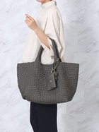 【ヴァン/Vin】のミニポーチ付き編み込みスクエアビッグトート 人気、トレンドファッション・服の通販 founy(ファニー) ファッション Fashion レディースファッション Fashion for Women バッグ Bags ポーチ&ミニバッグ Pouches & Mini Bags ショルダー Shoulder, Shoulder Strap スマホ Smartphone, Mobile Device チェーン Chain, Chain Strap チャーム Charm, Pendant ビジネス 仕事 通勤 Business / Work / Commuting ポシェット Pochette, Mini Bag ポーチ Pouch, Small Case エレガント 上品 Elegant 手帳 Planner, Notebook 旅行 Travel 財布 Wallet, Purse thumbnail グレー|ID: prp329100004871949 ipo3291000000036325194