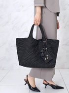 【ヴァン/Vin】のミニポーチ付き編み込みスクエアビッグトート 人気、トレンドファッション・服の通販 founy(ファニー) ファッション Fashion レディースファッション Fashion for Women バッグ Bags ポーチ&ミニバッグ Pouches & Mini Bags ショルダー Shoulder, Shoulder Strap スマホ Smartphone, Mobile Device チェーン Chain, Chain Strap チャーム Charm, Pendant ビジネス 仕事 通勤 Business / Work / Commuting ポシェット Pochette, Mini Bag ポーチ Pouch, Small Case エレガント 上品 Elegant 手帳 Planner, Notebook 旅行 Travel 財布 Wallet, Purse thumbnail ブラック|ID: prp329100004871949 ipo3291000000036325195