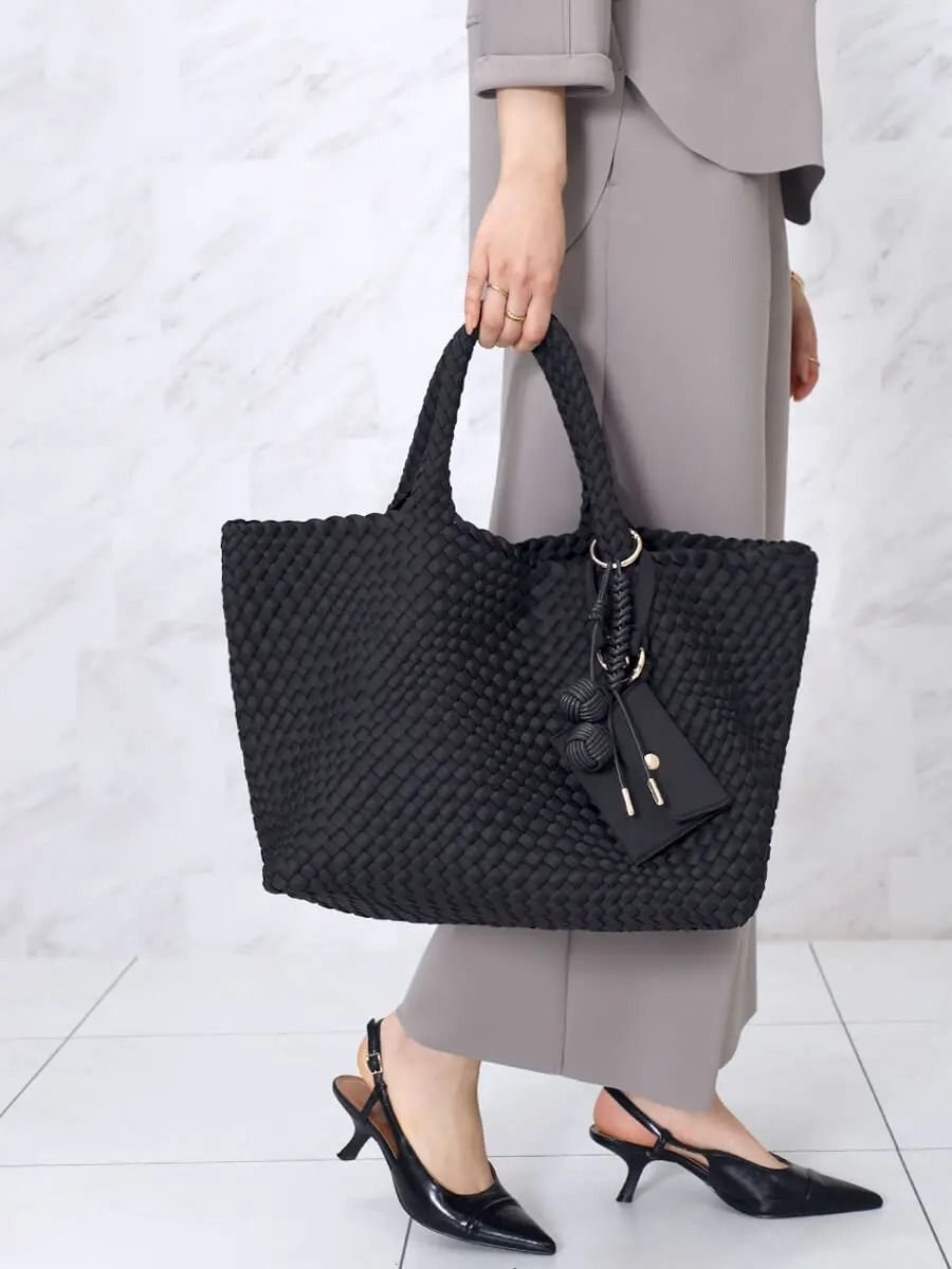 【ヴァン/Vin】のミニポーチ付き編み込みスクエアビッグトート インテリア・キッズ・メンズ・レディースファッション・服の通販 founy(ファニー) ファッション Fashion レディースファッション Fashion for Women バッグ Bags ポーチ&ミニバッグ Pouches & Mini Bags ショルダー Shoulder, Shoulder Strap スマホ Smartphone, Mobile Device チェーン Chain, Chain Strap チャーム Charm, Pendant ビジネス 仕事 通勤 Business / Work / Commuting ポシェット Pochette, Mini Bag ポーチ Pouch, Small Case エレガント 上品 Elegant 手帳 Planner, Notebook 旅行 Travel 財布 Wallet, Purse ブラック|ID: prp329100004871949 ipo3291000000036325195