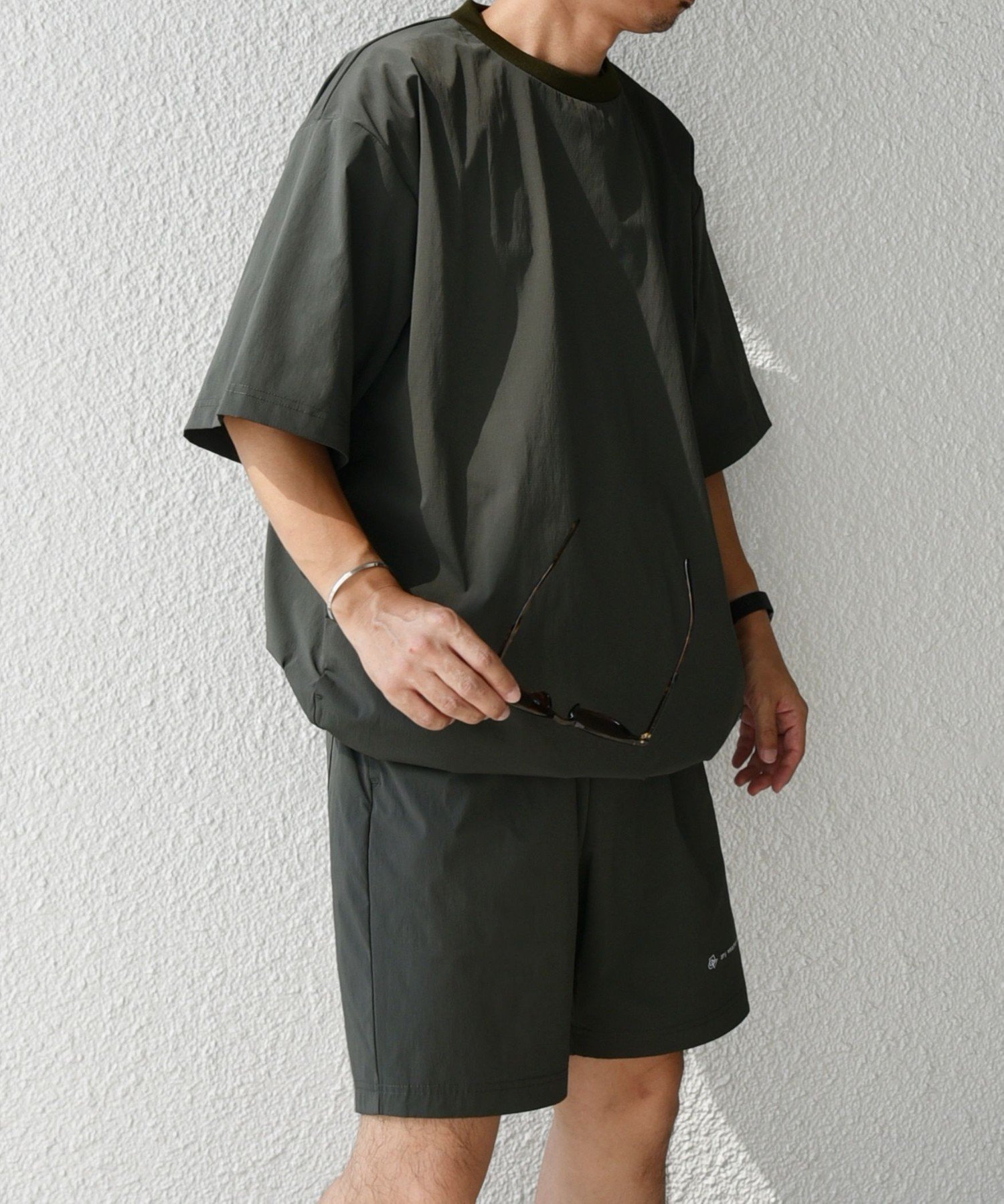 【シップス/SHIPS / MEN】の【WEB限定】SHIPS any 洗濯機可能 ワッシャーナイロン スピンドル Tシャツ+イージーショーツ セットアップ インテリア・キッズ・メンズ・レディースファッション・服の通販 founy(ファニー) 　ファッション　Fashion　メンズファッション　Fashion for Men　セットアップ　Matching Sets　シャーリング　Shirring, Ruched　ショーツ　Shorts, Short Pants　ストレッチ　Stretch, Stretchy Fabric　スピンドル　Spindle, Drawcord　セットアップ　Set-Up, Coordinated Outfit　ワイド　Wide, Wide Fit　ワンポイント　One Point, Statement Accent　オリーブ|ID: prp329100004872091 ipo3291000000036330109