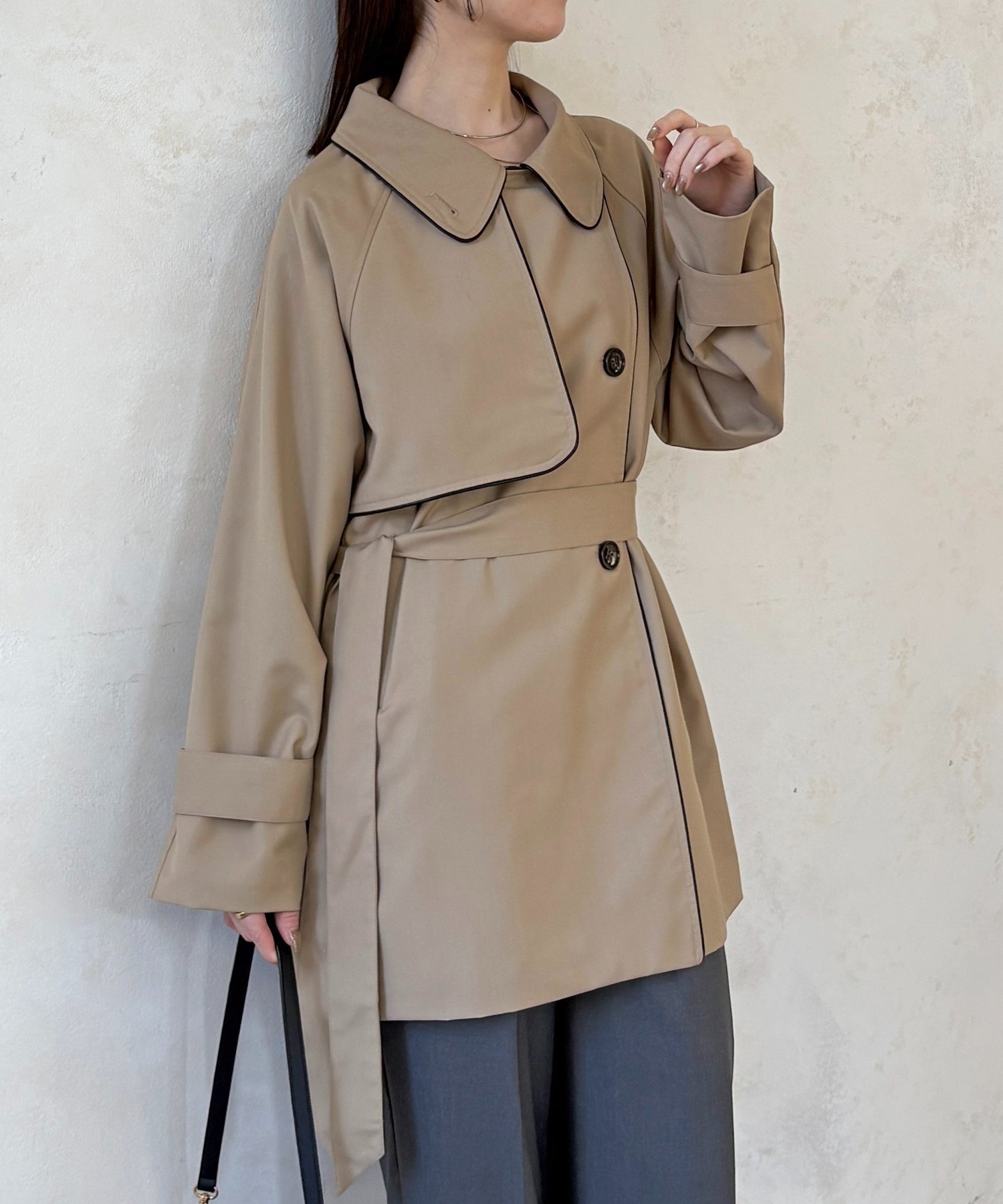 【ゼヴォン/Thevon】のパイピングミドルトレンチコート インテリア・キッズ・メンズ・レディースファッション・服の通販 founy(ファニー) ファッション Fashion レディースファッション Fashion for Women アウター Coat / Outerwear Collection コート・ロングコート・ピーコート Long Coats, Peacoats & More トレンチコート / 春秋の定番アウター Trench Coats アクセサリー Fashion Accessories ストライプ Stripe, Striped Pattern ツイル Twist, Twisted Detail トレンド Trend, Trending Now パイピング Piping, Trim Design フェイクレザー Faux Leather, PU Leather ミドル Middle Length, Mid Height ロング Long, Long-Length 再入荷 Restock / Back in Stock おすすめ Recommended / Our Picks ビジネス 仕事 通勤 Business / Work / Commuting 2026年 2026 ベージュ|ID: prp329100004872167 ipo3291000000036331815