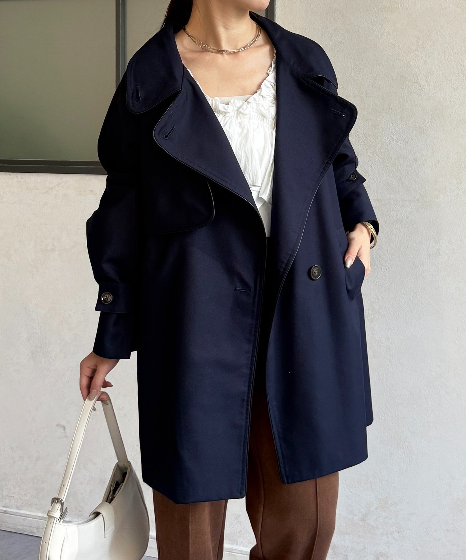 【ゼヴォン/Thevon】のパイピングミドルトレンチコート インテリア・キッズ・メンズ・レディースファッション・服の通販 founy(ファニー) ファッション Fashion レディースファッション Fashion for Women アウター Coat / Outerwear Collection コート・ロングコート・ピーコート Long Coats, Peacoats & More トレンチコート / 春秋の定番アウター Trench Coats アクセサリー Fashion Accessories ストライプ Stripe, Striped Pattern ツイル Twist, Twisted Detail トレンド Trend, Trending Now パイピング Piping, Trim Design フェイクレザー Faux Leather, PU Leather ミドル Middle Length, Mid Height ロング Long, Long-Length 再入荷 Restock / Back in Stock おすすめ Recommended / Our Picks ビジネス 仕事 通勤 Business / Work / Commuting 2026年 2026 ネイビー|ID: prp329100004872167 ipo3291000000036331817