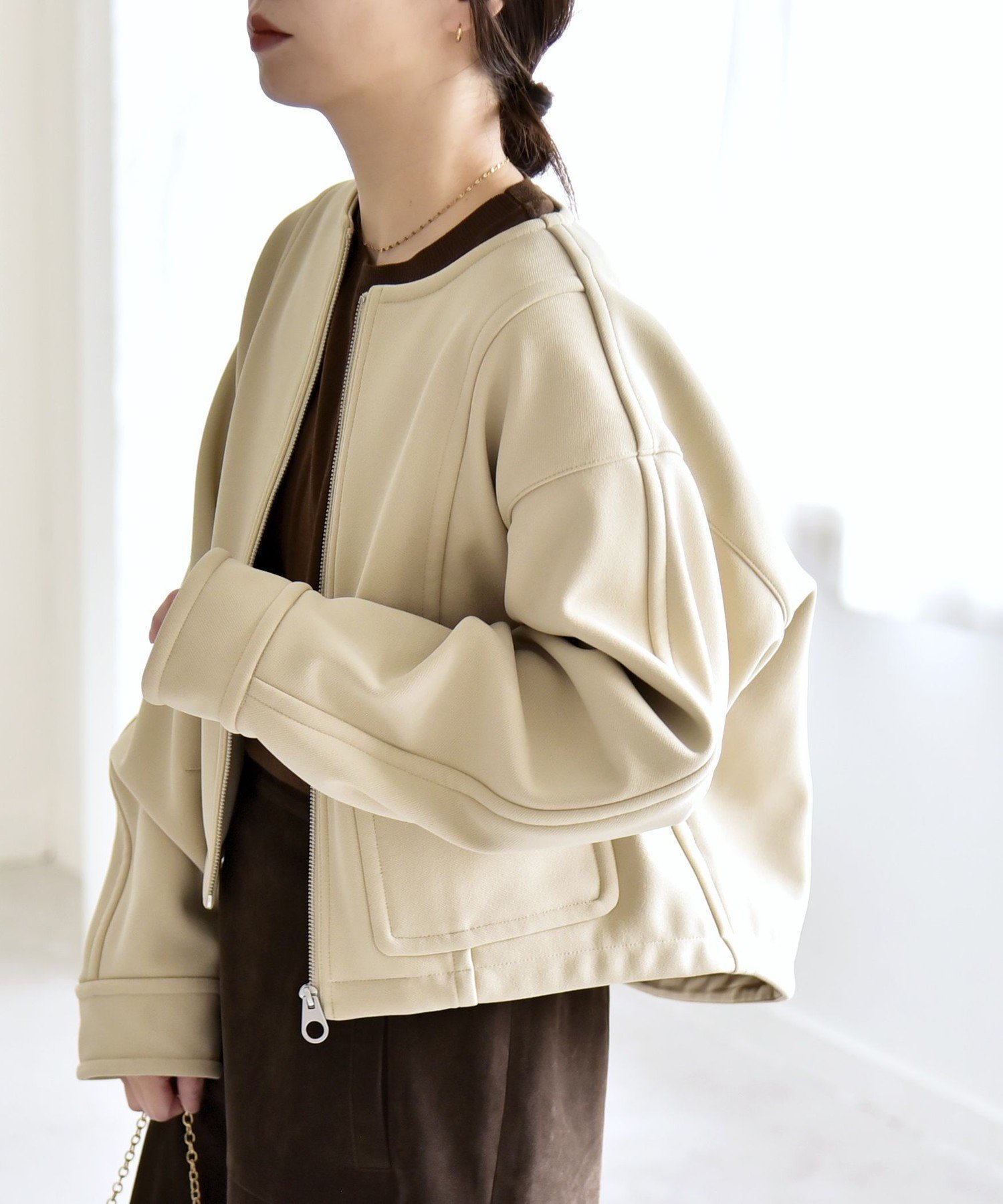 【シップス フォー ウィメン/SHIPS】のquaranciel 洗濯機可能 ダンボール 裏起毛 ノーカラー コクーン ショート ブルゾン インテリア・キッズ・メンズ・レディースファッション・服の通販 founy(ファニー) 　ファッション　Fashion　レディースファッション　Fashion for Women　アウター　Coat / Outerwear Collection　ブルゾンジャケット・スポーティアウター　Blouson Jackets　洗える　Machine Washable　コクーン　Cocoon, Cocoon Silhouette　コンパクト　Compact, Small Size　ショート　Short, Short Length　バランス　Balance, Style Balance　フラップ　Flap, Flap Pocket　フロント　Front, Front Design　ブルゾン　Blouson, Bomber Jacket　ボトム　Bottoms, Lower Wear　ポケット　Pocket, Pocket Detail　ワイド　Wide, Wide Fit　おすすめ　Recommended / Our Picks　2025年　2025　2025-2026秋冬・A/W　Autumn/Winter 2025–26 AW25–26　ベージュ|ID: prp329100004872169 ipo3291000000036331876