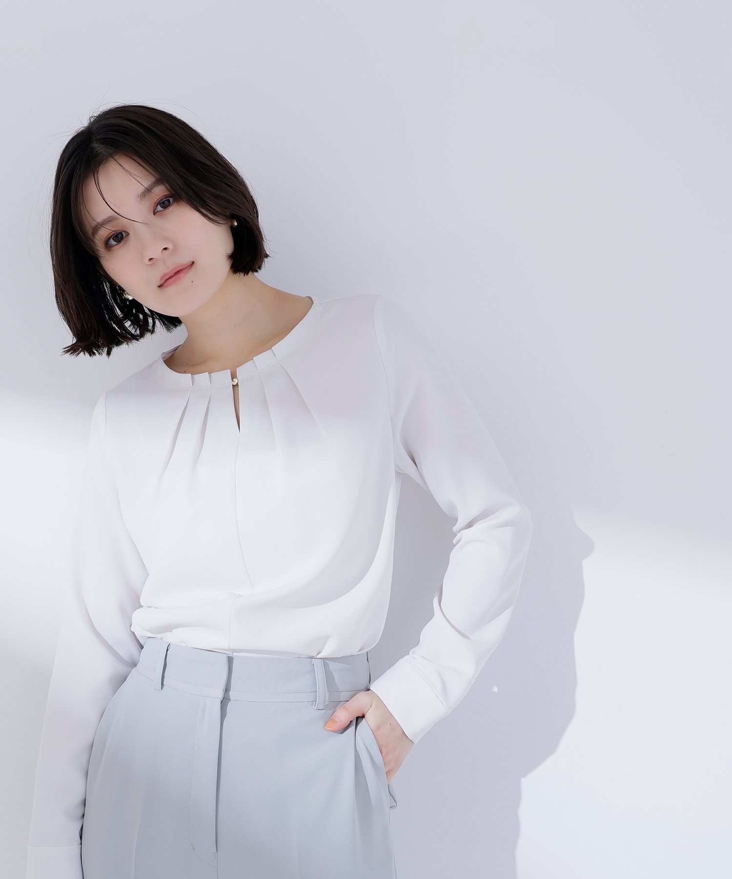 【ナチュラル ビューティー ベーシック/NATURAL BEAUTY BASIC】のネックタックブラウス 人気、トレンドファッション・服の通販 founy(ファニー) 　ファッション　Fashion　レディースファッション　Fashion for Women　トップス・カットソー　Cut & Sew Tops　シャツ・ブラウス・オフィスカジュアル　Elegant Blouses & Button-Ups　おすすめ　Recommended / Our Picks　ジャケット　Jacket, Outerwear　スリット　Slit, Slit Detail　エレガント 上品　Elegant　 other-1|ID: prp329100004872210 ipo3291000000036333344