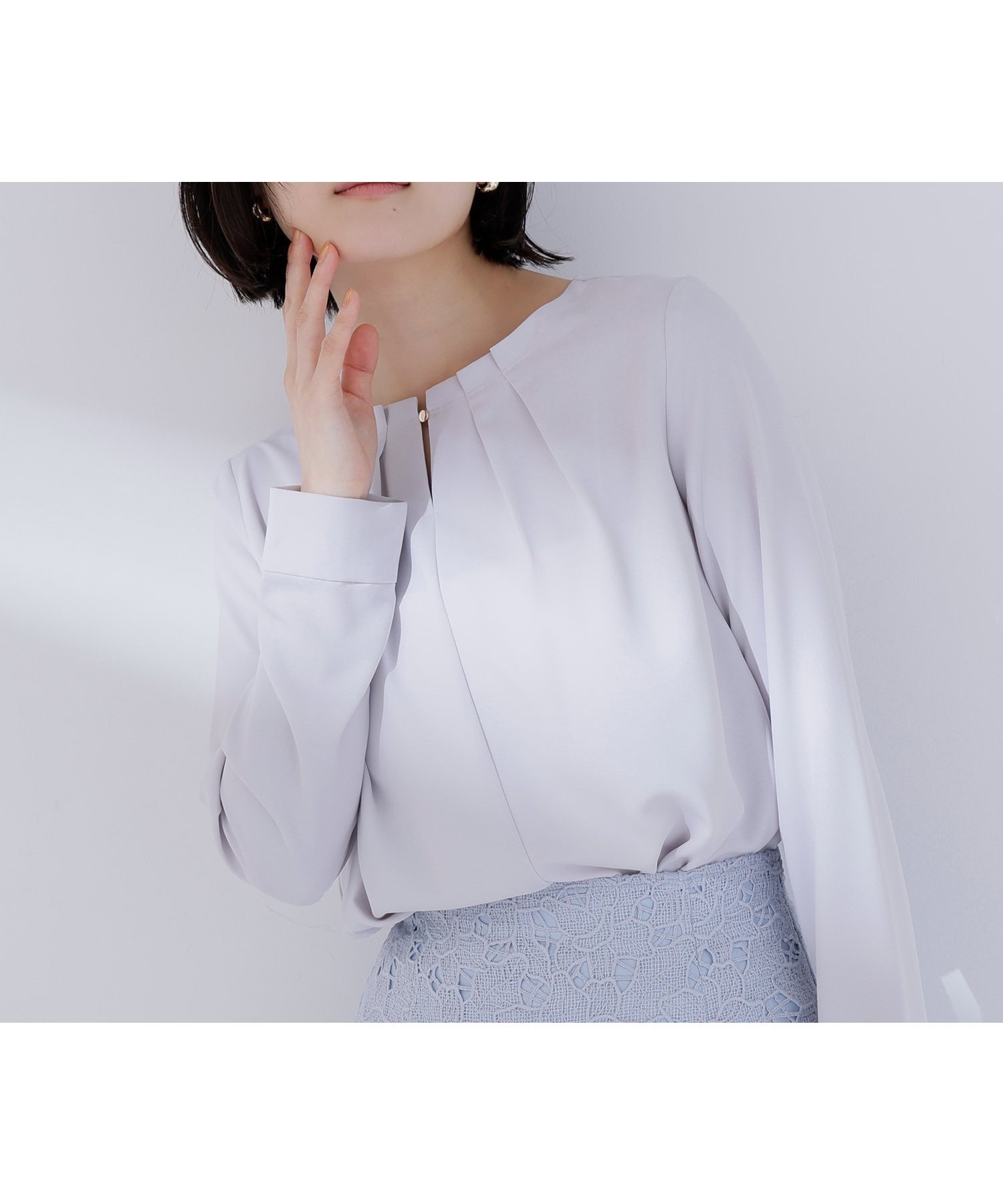 【ナチュラル ビューティー ベーシック/NATURAL BEAUTY BASIC】のネックタックブラウス インテリア・キッズ・メンズ・レディースファッション・服の通販 founy(ファニー) 　ファッション　Fashion　レディースファッション　Fashion for Women　トップス・カットソー　Cut & Sew Tops　シャツ・ブラウス・オフィスカジュアル　Elegant Blouses & Button-Ups　おすすめ　Recommended / Our Picks　ジャケット　Jacket, Outerwear　スリット　Slit, Slit Detail　エレガント 上品　Elegant　ライトグレー|ID: prp329100004872210 ipo3291000000036333351