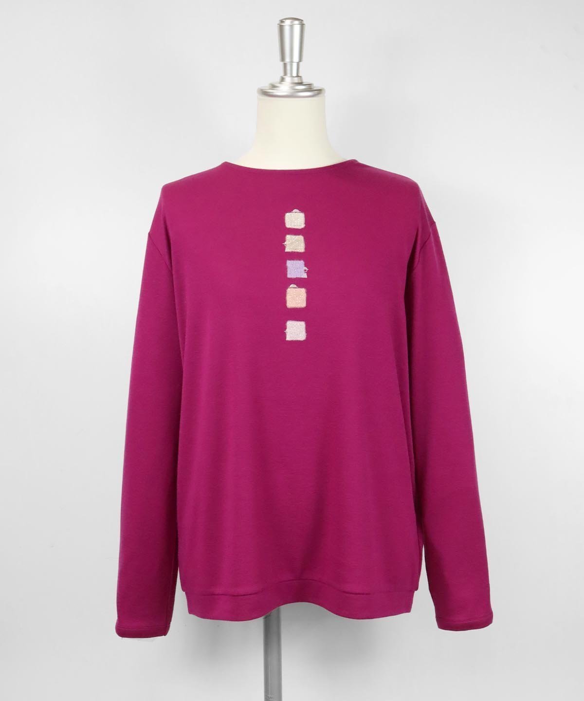 【スタジオピッコーネ/STUDIO PICONE】のスクエア刺繍長袖プルオーバー インテリア・キッズ・メンズ・レディースファッション・服の通販 founy(ファニー) 　ファッション　Fashion　レディースファッション　Fashion for Women　トップス・カットソー　Cut & Sew Tops　カジュアルプルオーバー・ニットトップス　Pullovers & Knit Tops / Casual Pullovers　なめらか　Smooth, Silky Texture　スクエア　Square, Square Shape　長袖　Long Sleeve, Full Sleeve　パープル|ID: prp329100004872216 ipo3291000000036333552