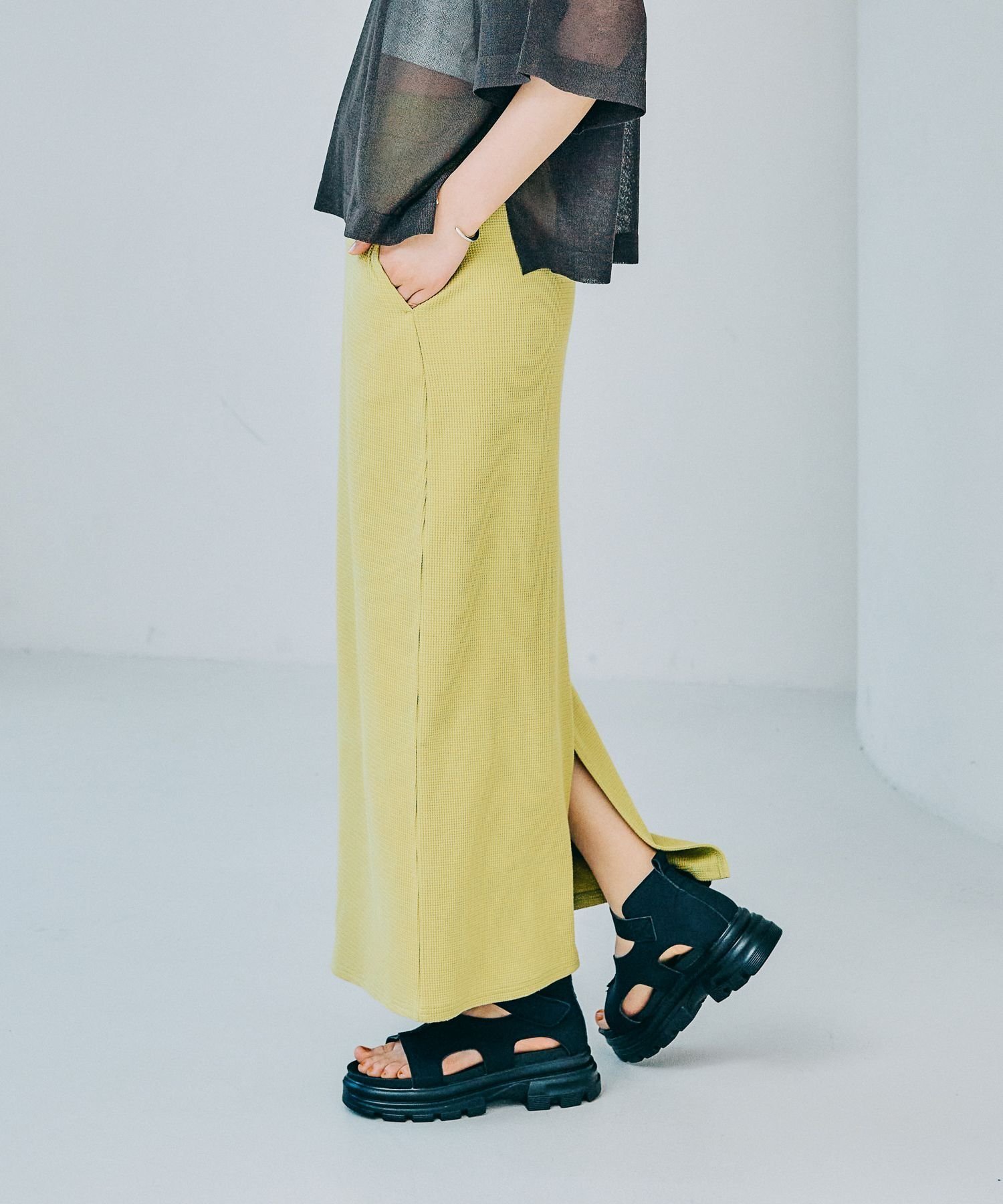 【レプシィム ローリーズファーム/LEPSIM LOWRYS FARM】のワッフルナロースカート インテリア・キッズ・メンズ・レディースファッション・服の通販 founy(ファニー) 　ファッション　Fashion　レディースファッション　Fashion for Women　スカート　Skirts　おすすめ　Recommended / Our Picks　デニム　Denim, Jeans Material　ワッフル　Waffle, Waffle Knit　人気　Popular, Best Seller　夏　Summer　春　Spring　S/S・春夏　SS, Spring/Summer, Warm Season　イエローグリーン73|ID: prp329100004872230 ipo3291000000036333838