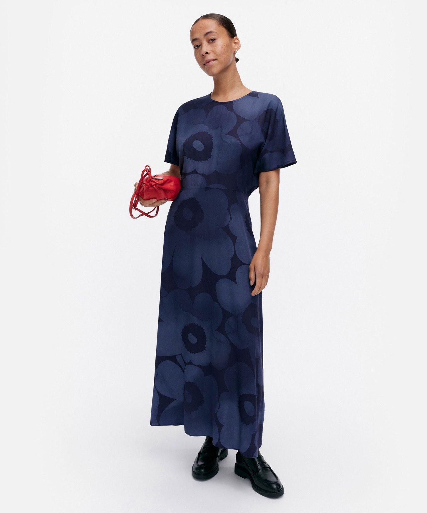 【マリメッコ/marimekko】のSh Helea Akvarelli Unikko ワンピース インテリア・キッズ・メンズ・レディースファッション・服の通販 founy(ファニー) 　ファッション　Fashion　レディースファッション　Fashion for Women　ワンピース　Dresses　フレア　Flare, Flared　リラックス　Relax, Relaxed Fit　ロング　Long, Long-Length　今季　This Season, Current Season　ダークブルー×ブルー|ID: prp329100004872238 ipo3291000000036333970