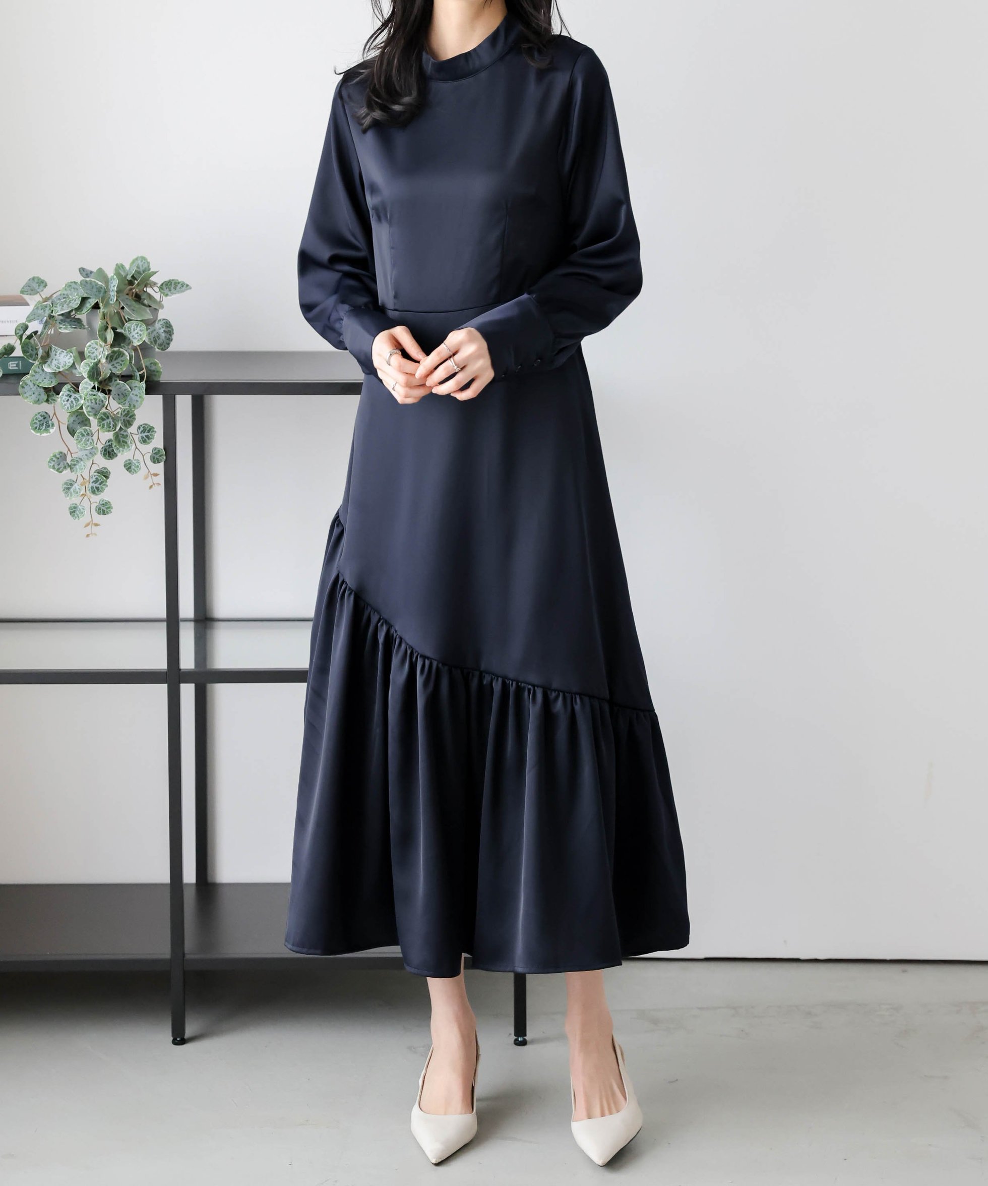 【ラジュール/Lajour】のシンメトリー ギャザーデザインワンピース インテリア・キッズ・メンズ・レディースファッション・服の通販 founy(ファニー) ファッション Fashion レディースファッション Fashion for Women ワンピース Dresses おすすめ Recommended / Our Picks なめらか Smooth, Silky Texture アシンメトリー Asymmetrical Style エレガント 上品 Elegant カフス Cuff Design ギャザー Gathered, Ruffled クラシカル Classical, Vintage-Inspired サテン Satin, Glossy Fabric スタンド Stand Collar, Upright Stand ネイビー|ID: prp329100004872246 ipo3291000000036334112