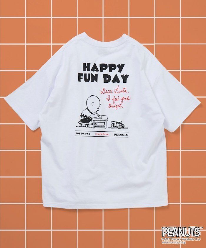 【フリークスストア/FREAK'S STORE】のPEANUTS/ピーナッツ 別注 ビッグシルエット バックプリント クルーネックTシャツ/HAPPY FUN DAY 【限定展開】 人気、トレンドファッション・服の通販 founy(ファニー) 　ファッション　Fashion　レディースファッション　Fashion for Women　トップス・カットソー　Cut & Sew Tops　シャツ・ブラウス・オフィスカジュアル　Elegant Blouses & Button-Ups　ロングTシャツ・Tシャツ　Longline T-Shirts & Tees　バッグ　Bags　インナー　Innerwear　カーゴパンツ　Cargo Pants, Utility Pants　ショーツ　Shorts, Short Pants　シンプル　Simple, Minimal　デニム　Denim, Jeans Material　トレンド　Trend, Trending Now　定番　Standard, Basic Item　人気　Popular, Best Seller　ビッグ　Big, Oversized　フロント　Front, Front Design　プリント　Print, Printed Pattern　ボトム　Bottoms, Lower Wear　別注　Limited Edition, Custom Order　ワイド　Wide, Wide Fit　ワンポイント　One Point, Statement Accent　S/S・春夏　SS, Spring/Summer, Warm Season　おすすめ　Recommended / Our Picks　夏　Summer　2026年　2026　 other-1|ID: prp329100004872454 ipo3291000000036339593