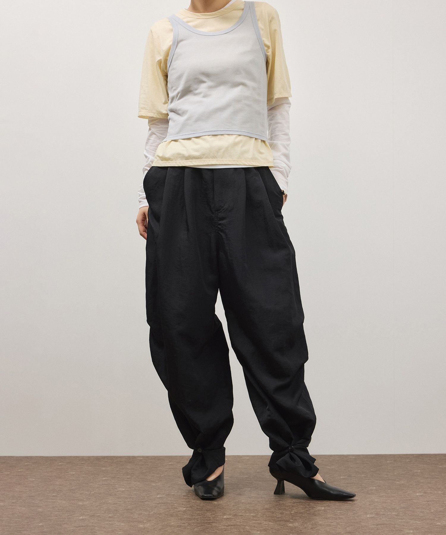 【アダム エ ロペ/ADAM ET ROPE'】の2WAYヘムパラシュートパンツ インテリア・キッズ・メンズ・レディースファッション・服の通販 founy(ファニー) ファッション Fashion レディースファッション Fashion for Women パンツ Pants & Trousers 春 Spring コンパクト Compact, Small Size ジャケット Jacket, Outerwear ダウン Down, Puffer ビビッド Vivid, Bright Tone フロント Front, Front Design ポケット Pocket, Pocket Detail ミリタリー Military, Army Style リラックス Relax, Relaxed Fit おすすめ Recommended / Our Picks エレガント 上品 Elegant 2026年 2026 ブラック(01)|ID: prp329100004872479 ipo3291000000036340110