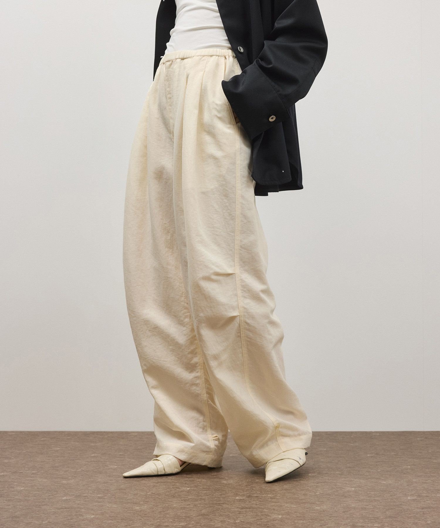 【アダム エ ロペ/ADAM ET ROPE'】の2WAYヘムパラシュートパンツ インテリア・キッズ・メンズ・レディースファッション・服の通販 founy(ファニー) ファッション Fashion レディースファッション Fashion for Women パンツ Pants & Trousers 春 Spring コンパクト Compact, Small Size ジャケット Jacket, Outerwear ダウン Down, Puffer ビビッド Vivid, Bright Tone フロント Front, Front Design ポケット Pocket, Pocket Detail ミリタリー Military, Army Style リラックス Relax, Relaxed Fit おすすめ Recommended / Our Picks エレガント 上品 Elegant 2026年 2026 オフホワイト(15)|ID: prp329100004872479 ipo3291000000036340112