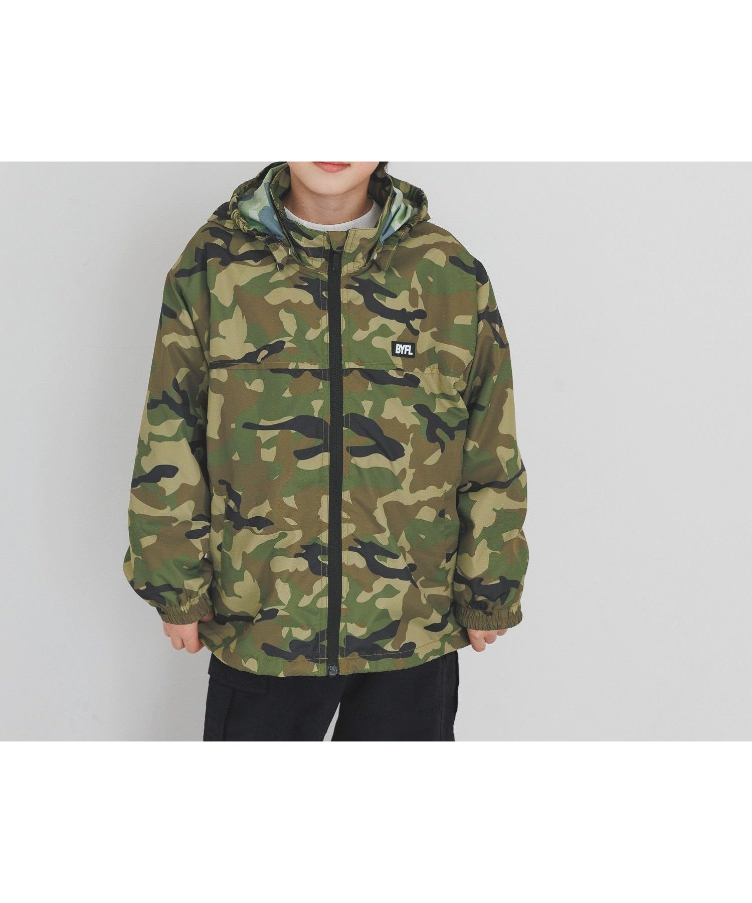 【ベイフロー/BAYFLOW / KIDS】の軽量・フード取り外し可 撥水防風マウンテンパーカー(KIDS) インテリア・キッズ・メンズ・レディースファッション・服の通販 founy(ファニー) 　ファッション　Fashion　キッズファッション　Fashion for Kids　おすすめ　Recommended / Our Picks　アウトドア　Outdoor Clothing　コンパクト　Compact, Small Size　スウェット / スエット　Sweatshirt, Sweatwear　パーカー　Hoodie, Parka　ビッグ　Big, Oversized　プリント　Print, Printed Pattern　ボトム　Bottoms, Lower Wear　定番　Standard, Basic Item　軽量　Lightweight, Ultra Light　NEW!!迷彩01|ID: prp329100004875280 ipo3291000000036363936
