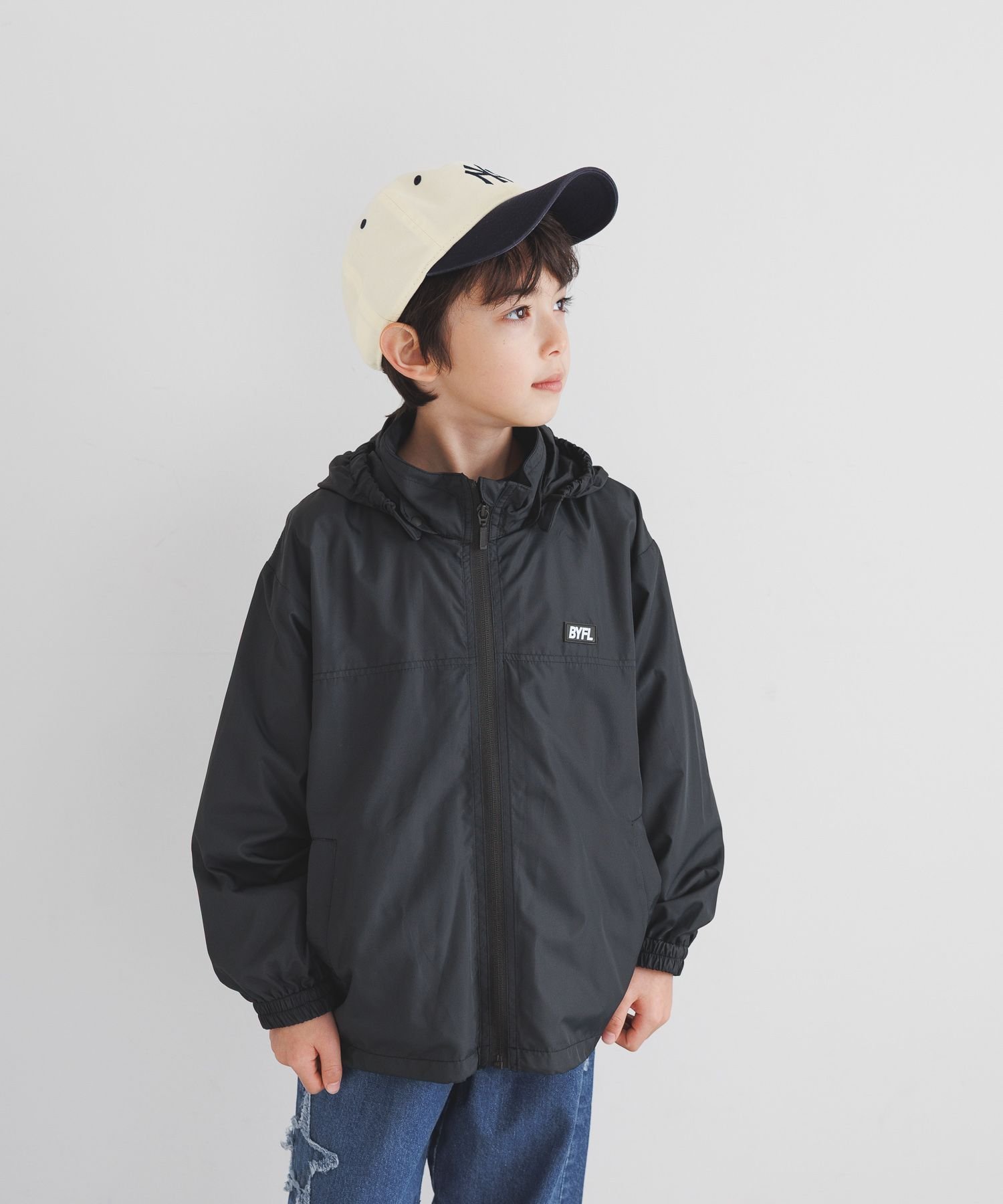 【ベイフロー/BAYFLOW / KIDS】の軽量・フード取り外し可 撥水防風マウンテンパーカー(KIDS) インテリア・キッズ・メンズ・レディースファッション・服の通販 founy(ファニー) 　ファッション　Fashion　キッズファッション　Fashion for Kids　おすすめ　Recommended / Our Picks　アウトドア　Outdoor Clothing　コンパクト　Compact, Small Size　スウェット / スエット　Sweatshirt, Sweatwear　パーカー　Hoodie, Parka　ビッグ　Big, Oversized　プリント　Print, Printed Pattern　ボトム　Bottoms, Lower Wear　定番　Standard, Basic Item　軽量　Lightweight, Ultra Light　ブラック19|ID: prp329100004875280 ipo3291000000036363937