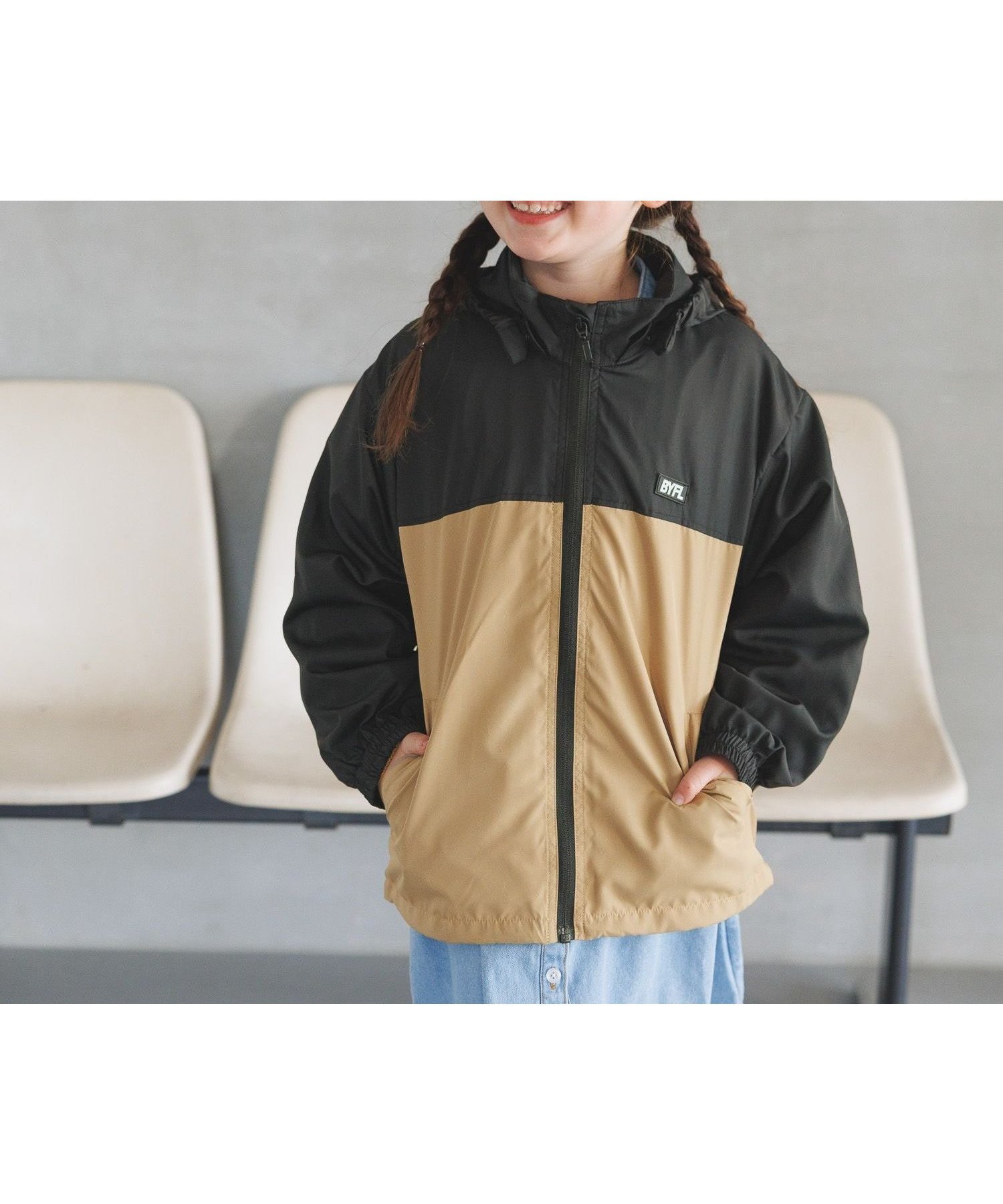 【ベイフロー/BAYFLOW / KIDS】の軽量・フード取り外し可 撥水防風マウンテンパーカー(KIDS) インテリア・キッズ・メンズ・レディースファッション・服の通販 founy(ファニー) 　ファッション　Fashion　キッズファッション　Fashion for Kids　おすすめ　Recommended / Our Picks　アウトドア　Outdoor Clothing　コンパクト　Compact, Small Size　スウェット / スエット　Sweatshirt, Sweatwear　パーカー　Hoodie, Parka　ビッグ　Big, Oversized　プリント　Print, Printed Pattern　ボトム　Bottoms, Lower Wear　定番　Standard, Basic Item　軽量　Lightweight, Ultra Light　NEW!!ベージュ55|ID: prp329100004875280 ipo3291000000036363941