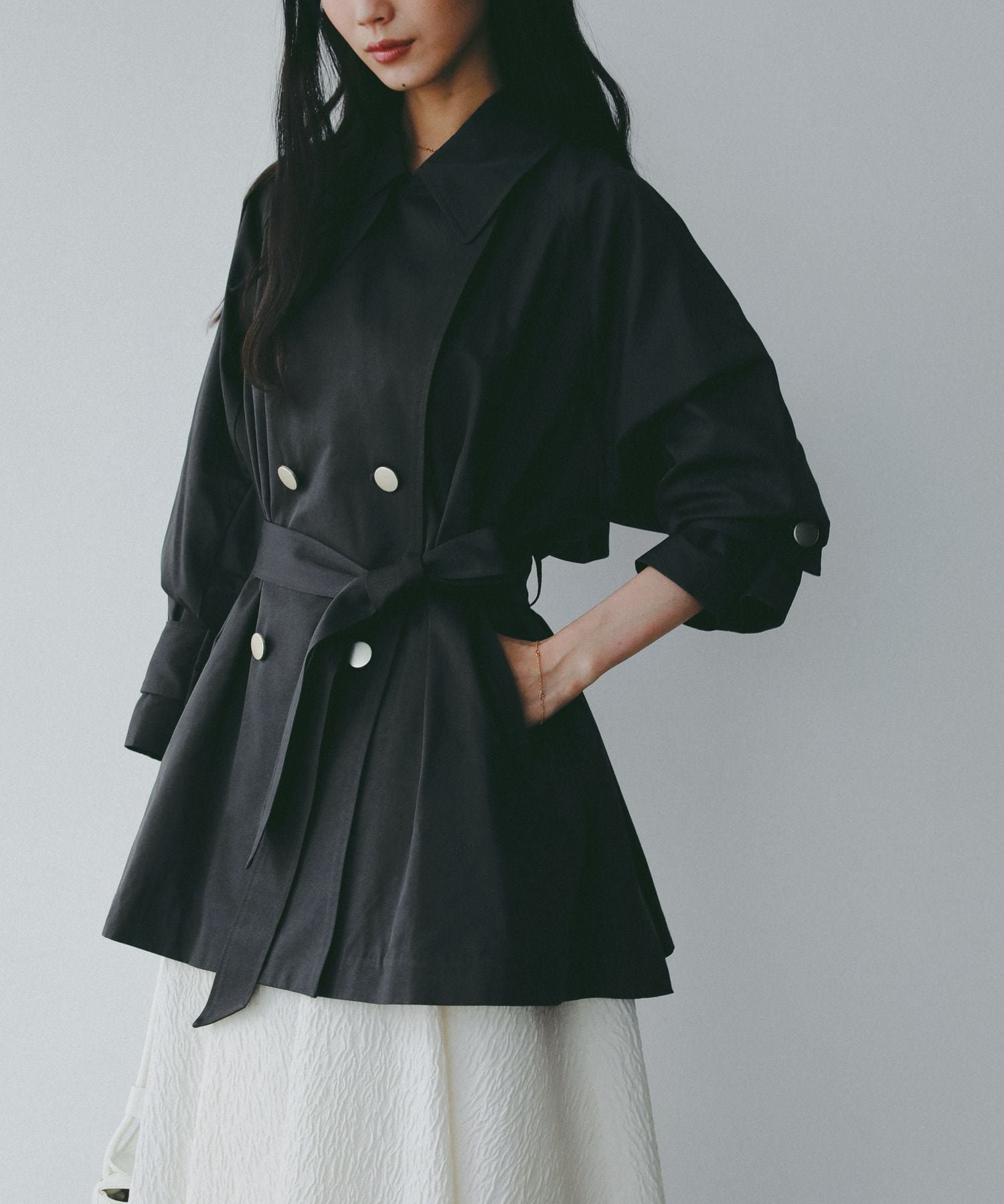 【アパートバイローリーズ/apart by lowrys】の【Sサイズ展開】キンボタンミディトレンチ インテリア・キッズ・メンズ・レディースファッション・服の通販 founy(ファニー) 　ファッション　Fashion　レディースファッション　Fashion for Women　インナー　Innerwear　ジャケット　Jacket, Outerwear　トレンチ　Trench, Trench Coat　トレンド　Trend, Trending Now　フレア　Flare, Flared　防寒　Cold Protection, Winter-Ready　ミドル　Middle Length, Mid Height　ルーズ　Loose, Oversized　ワイド　Wide, Wide Fit　おすすめ　Recommended / Our Picks　エレガント 上品　Elegant　セレモニー　Ceremony　チャコールグレー18|ID: prp329100004875370 ipo3291000000036364550