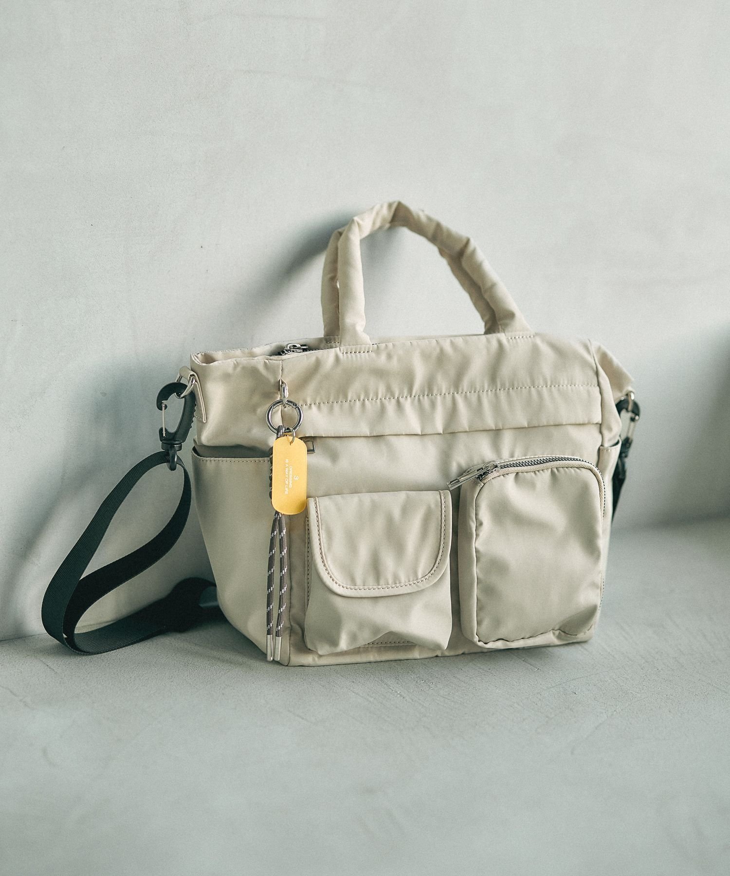 【レプシィム ローリーズファーム/LEPSIM LOWRYS FARM】の【500mlペットボトルも入る】撥水11ポケットトート 人気、トレンドファッション・服の通販 founy(ファニー) 　ファッション　Fashion　レディースファッション　Fashion for Women　バッグ　Bags　インナー　Innerwear　チャーム　Charm, Pendant　フォルム　Silhouette, Form　フラップ　Flap, Flap Pocket　ポケット　Pocket, Pocket Detail　軽量　Lightweight, Ultra Light　 other-1|ID: prp329100004875680 ipo3291000000036366742