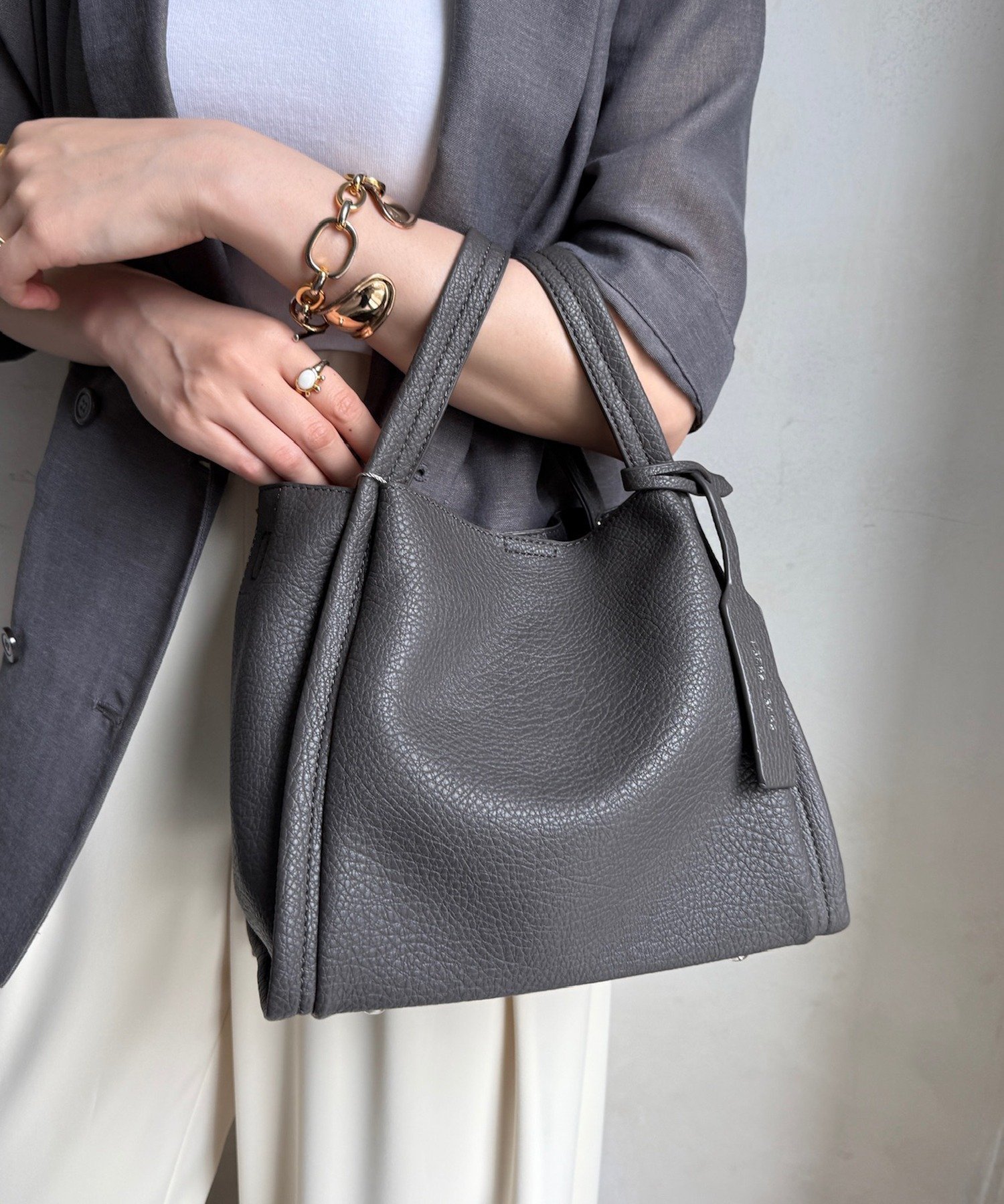 【ドゥドゥ/DouDou】の【ベストセラーアイテム】ミニショルダー付ソフトレザー調ミニバッグ インテリア・キッズ・メンズ・レディースファッション・服の通販 founy(ファニー) 　ファッション　Fashion　レディースファッション　Fashion for Women　アウター　Coat / Outerwear Collection　トップス・カットソー　Cut & Sew Tops　ベスト&ジレ / 重ね着スタイル　Vests & Gilets　バッグ　Bags　ショルダー　Shoulder, Shoulder Strap　シンプル　Simple, Minimal　スマート　Smart, Elegant　フィット　Fit, Slim Fit　リアル　Real, Realistic　A/W・秋冬　Autumn/Winter　冬　Winter / This Winter　再入荷　Restock / Back in Stock　2024年　2024　2024-2025秋冬・A/W　Autumn/Winter 2024–25 AW24–25　ダークグレー|ID: prp329100004875706 ipo3291000000036366911