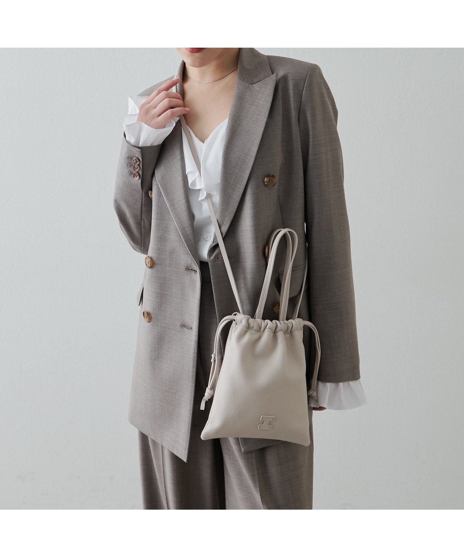 【イアクッチ/IACUCCI】のグラネッロ 2WAYTOTE CERVO インテリア・キッズ・メンズ・レディースファッション・服の通販 founy(ファニー) 　ファッション　Fashion　レディースファッション　Fashion for Women　バッグ　Bags　イエロー　Yellow　春　Spring　コレクション　Collection, Seasonal Line　コンパクト　Compact, Small Size　巾着　Drawstring Bag, Kinchaku　軽量　Lightweight, Ultra Light　パープル　Purple, Violet　フロント　Front, Front Design　ポーチ　Pouch, Small Case　メタル　Metal, Metal Parts　リップ　Lip, Lip Motif　ワンポイント　One Point, Statement Accent　S/S・春夏　SS, Spring/Summer, Warm Season　夏　Summer　エレガント 上品　Elegant　エクリュ|ID: prp329100004875729 ipo3291000000036367022