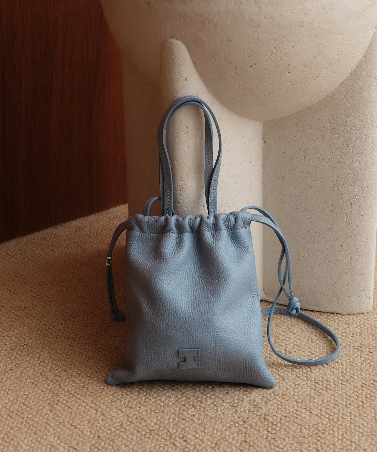 【イアクッチ/IACUCCI】のグラネッロ 2WAYTOTE CERVO インテリア・キッズ・メンズ・レディースファッション・服の通販 founy(ファニー) 　ファッション　Fashion　レディースファッション　Fashion for Women　バッグ　Bags　イエロー　Yellow　春　Spring　コレクション　Collection, Seasonal Line　コンパクト　Compact, Small Size　巾着　Drawstring Bag, Kinchaku　軽量　Lightweight, Ultra Light　パープル　Purple, Violet　フロント　Front, Front Design　ポーチ　Pouch, Small Case　メタル　Metal, Metal Parts　リップ　Lip, Lip Motif　ワンポイント　One Point, Statement Accent　S/S・春夏　SS, Spring/Summer, Warm Season　夏　Summer　エレガント 上品　Elegant　スカイブルー|ID: prp329100004875729 ipo3291000000036367031