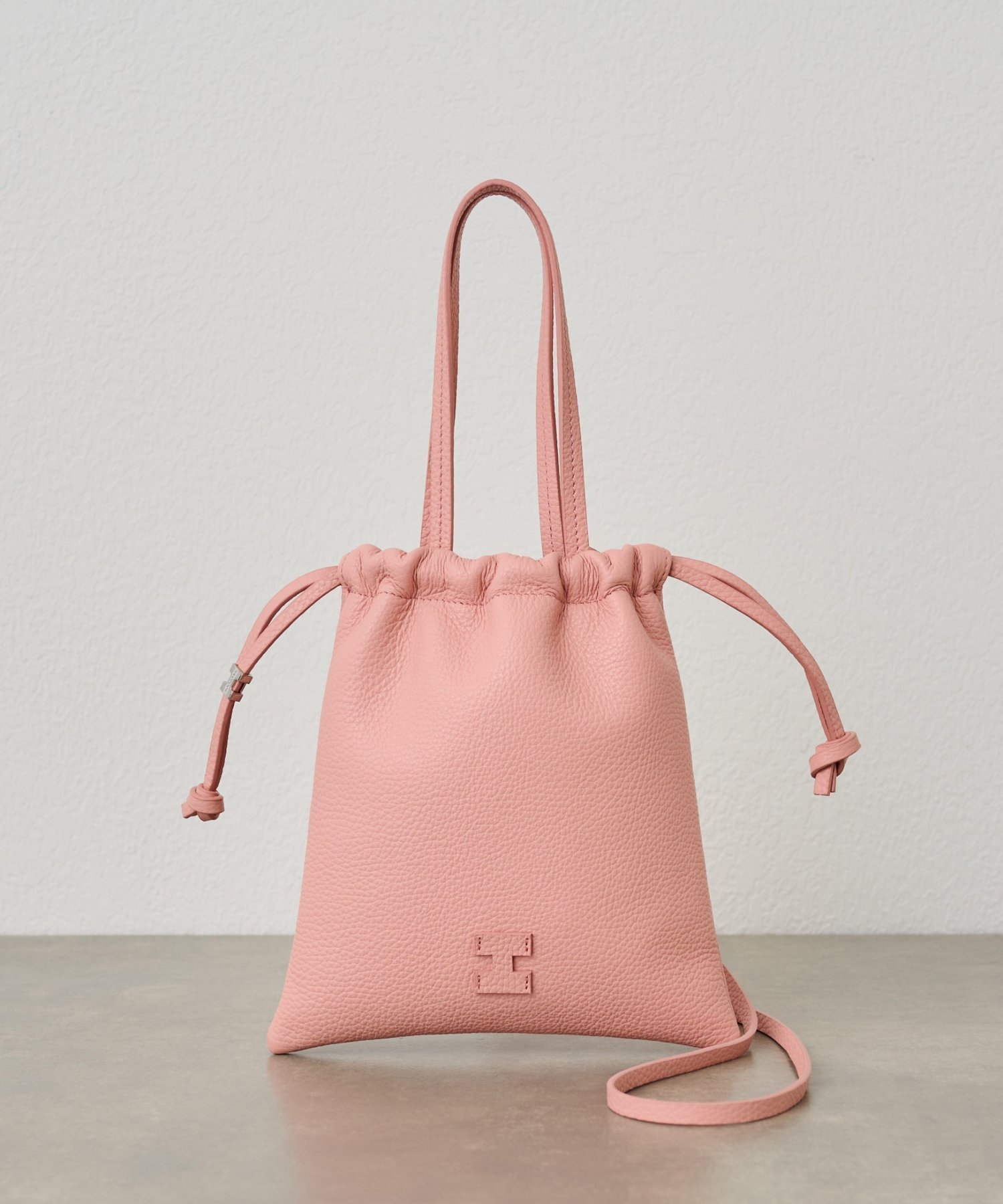 【イアクッチ/IACUCCI】のグラネッロ 2WAYTOTE CERVO インテリア・キッズ・メンズ・レディースファッション・服の通販 founy(ファニー) 　ファッション　Fashion　レディースファッション　Fashion for Women　バッグ　Bags　イエロー　Yellow　春　Spring　コレクション　Collection, Seasonal Line　コンパクト　Compact, Small Size　巾着　Drawstring Bag, Kinchaku　軽量　Lightweight, Ultra Light　パープル　Purple, Violet　フロント　Front, Front Design　ポーチ　Pouch, Small Case　メタル　Metal, Metal Parts　リップ　Lip, Lip Motif　ワンポイント　One Point, Statement Accent　S/S・春夏　SS, Spring/Summer, Warm Season　夏　Summer　エレガント 上品　Elegant　サーモンピンク|ID: prp329100004875729 ipo3291000000036367035