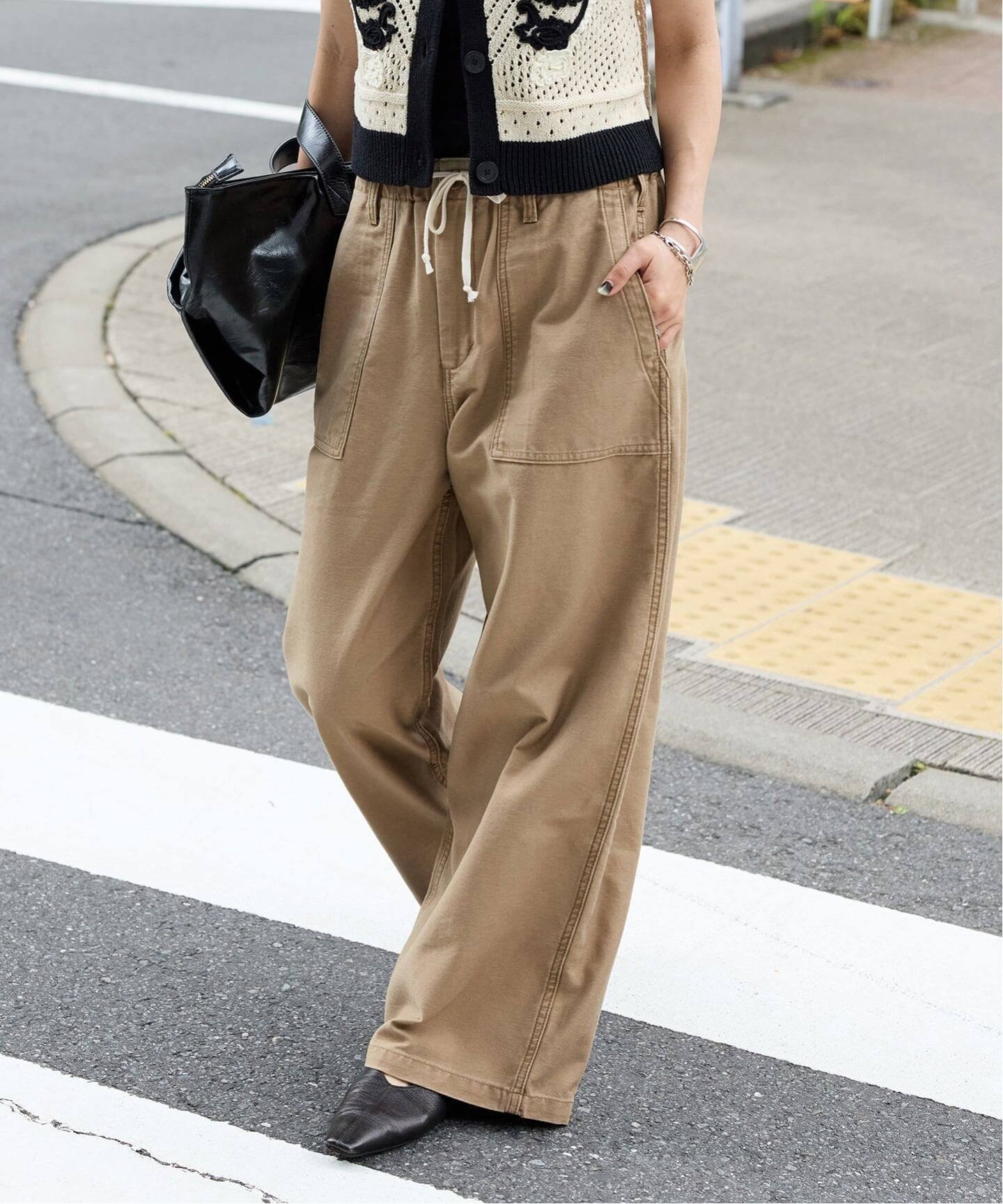 【ジャーナルスタンダード/JOURNAL STANDARD】の《追加2》EASY Utility パンツ インテリア・キッズ・メンズ・レディースファッション・服の通販 founy(ファニー) 　ファッション　Fashion　レディースファッション　Fashion for Women　パンツ　Pants & Trousers　サテン　Satin, Glossy Fabric　ストレート　Straight, Straight Cut　トレンド　Trend, Trending Now　ワイド　Wide, Wide Fit　定番　Standard, Basic Item　春　Spring　ベージュ|ID: prp329100004875987 ipo3291000000036368754