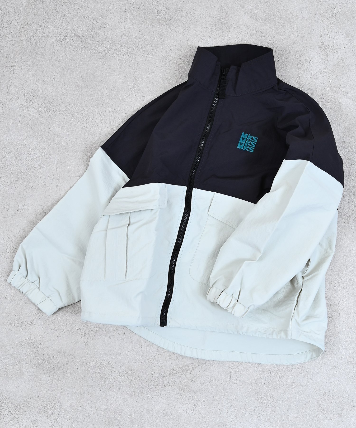 【その他のブランド/Other】のナイロンビッグポケットバイカラージャケット インテリア・キッズ・メンズ・レディースファッション・服の通販 founy(ファニー) 　ファッション　Fashion　キッズファッション　Fashion for Kids　アウター　Coat Outerwear /Kids　おすすめ　Recommended / Our Picks　スウェット / スエット　Sweatshirt, Sweatwear　スタンド　Stand Collar, Upright Stand　デニム　Denim, Jeans Material　ビッグ　Big, Oversized　フロント　Front, Front Design　ポケット　Pocket, Pocket Detail　切替　Switching, Contrast Panel　ブラック|ID: prp329100004877074 ipo3291000000036379652