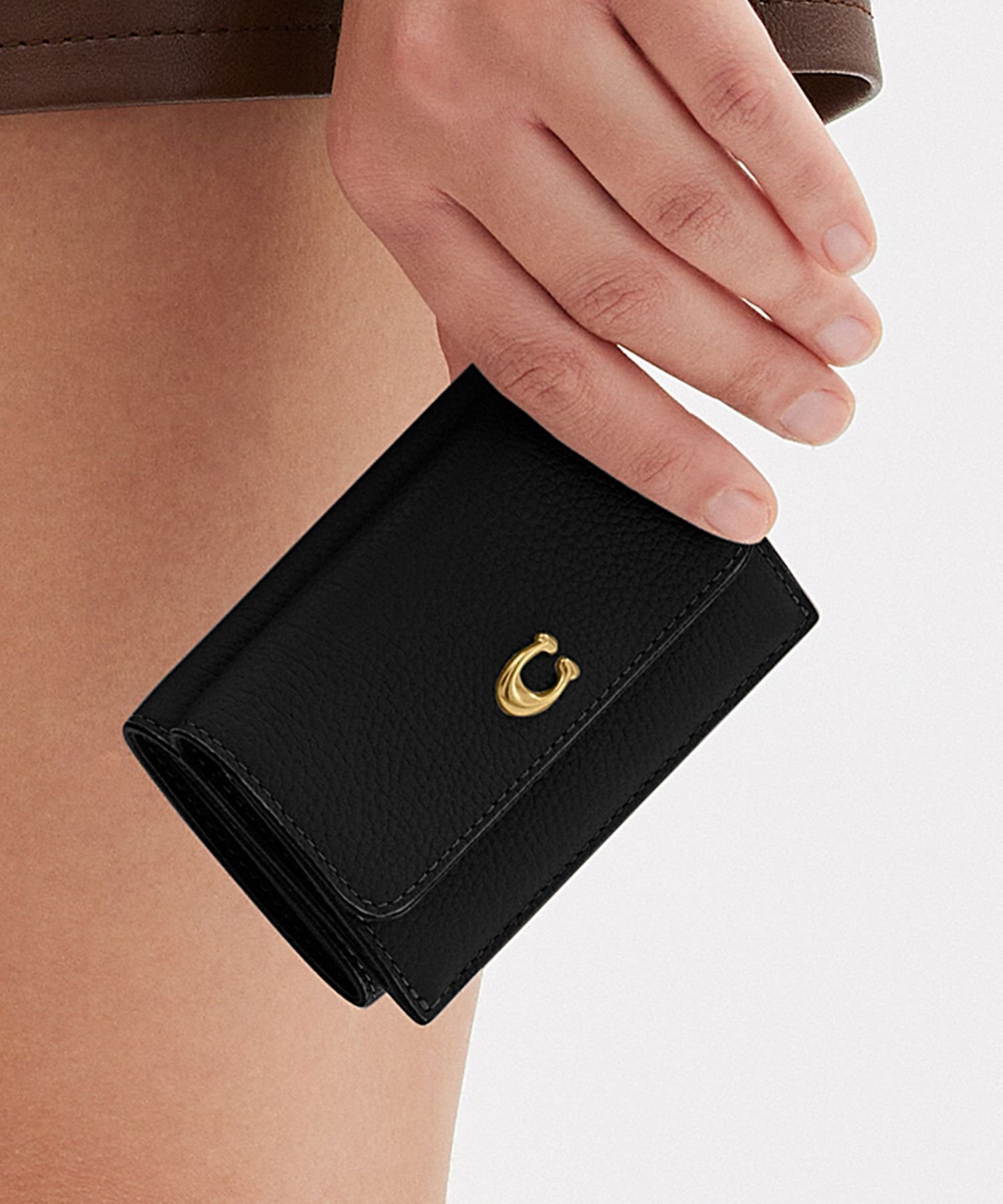 【コーチ/COACH】の【公式】ミニ トライフォールド ウォレット インテリア・キッズ・メンズ・レディースファッション・服の通販 founy(ファニー) 　ファッション　Fashion　レディースファッション　Fashion for Women　ウォレット　Wallet　クラシック　Classic, Timeless Style　コンパクト　Compact, Small Size　財布　Wallet, Purse　ニューヨーク　New York, NYC Style　おすすめ　Recommended / Our Picks　ギフト プレゼント　Gift / Present　BLACK|ID: prp329100004877113 ipo3291000000036379984