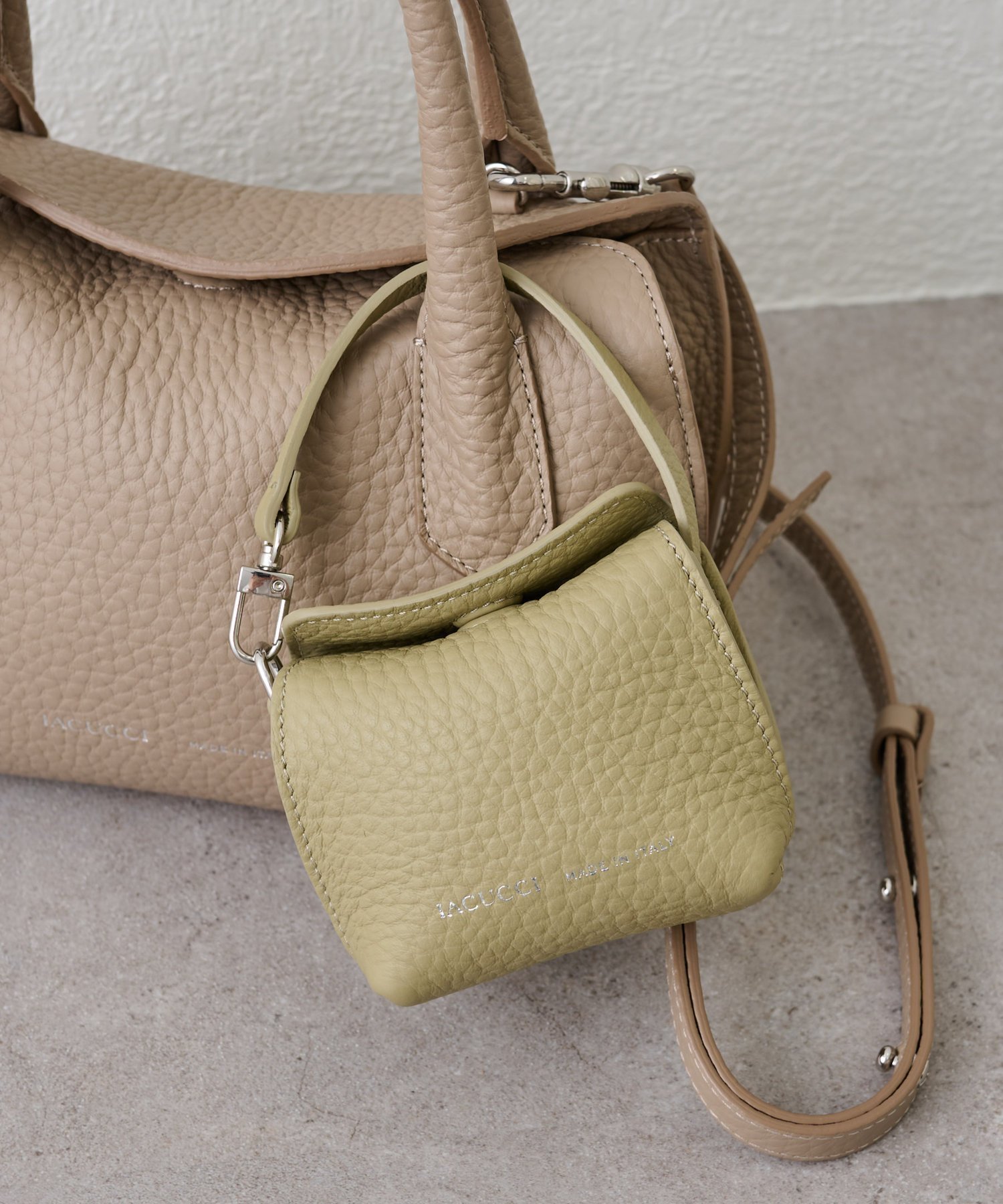 【イアクッチ/IACUCCI】のラーナ ミニチャーム ALCE インテリア・キッズ・メンズ・レディースファッション・服の通販 founy(ファニー) 　ファッション　Fashion　レディースファッション　Fashion for Women　アクセサリー　Fashion Accessories　イタリア　Italy　春　Spring　コレクション　Collection, Seasonal Line　スペシャル　Special, Limited Edition　チャーム　Charm, Pendant　人気　Popular, Best Seller　フォルム　Silhouette, Form　ポーチ　Pouch, Small Case　マグネット　Magnet, Magnetic Closure　メタル　Metal, Metal Parts　ラグジュアリー　Luxury, Elegant　リップ　Lip, Lip Motif　S/S・春夏　SS, Spring/Summer, Warm Season　おすすめ　Recommended / Our Picks　夏　Summer　エレガント 上品　Elegant　ギフト プレゼント　Gift / Present　2025年　2025　2025春夏・S/S　Spring/Summer 2025 SS25　ピスタチオ|ID: prp329100004877118 ipo3291000000036380026