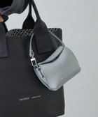 【イアクッチ/IACUCCI】のラーナ ミニチャーム ALCE 人気、トレンドファッション・服の通販 founy(ファニー) ファッション Fashion レディースファッション Fashion for Women アクセサリー Fashion Accessories イタリア Italy 春 Spring コレクション Collection, Seasonal Line スペシャル Special, Limited Edition チャーム Charm, Pendant 人気 Popular, Best Seller フォルム Silhouette, Form ポーチ Pouch, Small Case マグネット Magnet, Magnetic Closure メタル Metal, Metal Parts ラグジュアリー Luxury, Elegant リップ Lip, Lip Motif S/S・春夏 SS, Spring/Summer, Warm Season おすすめ Recommended / Our Picks 夏 Summer エレガント 上品 Elegant ギフト プレゼント Gift / Present 2025年 2025 2025春夏・S/S Spring/Summer 2025 SS25 thumbnail ライトグレー|ID: prp329100004877118 ipo3291000000036380033