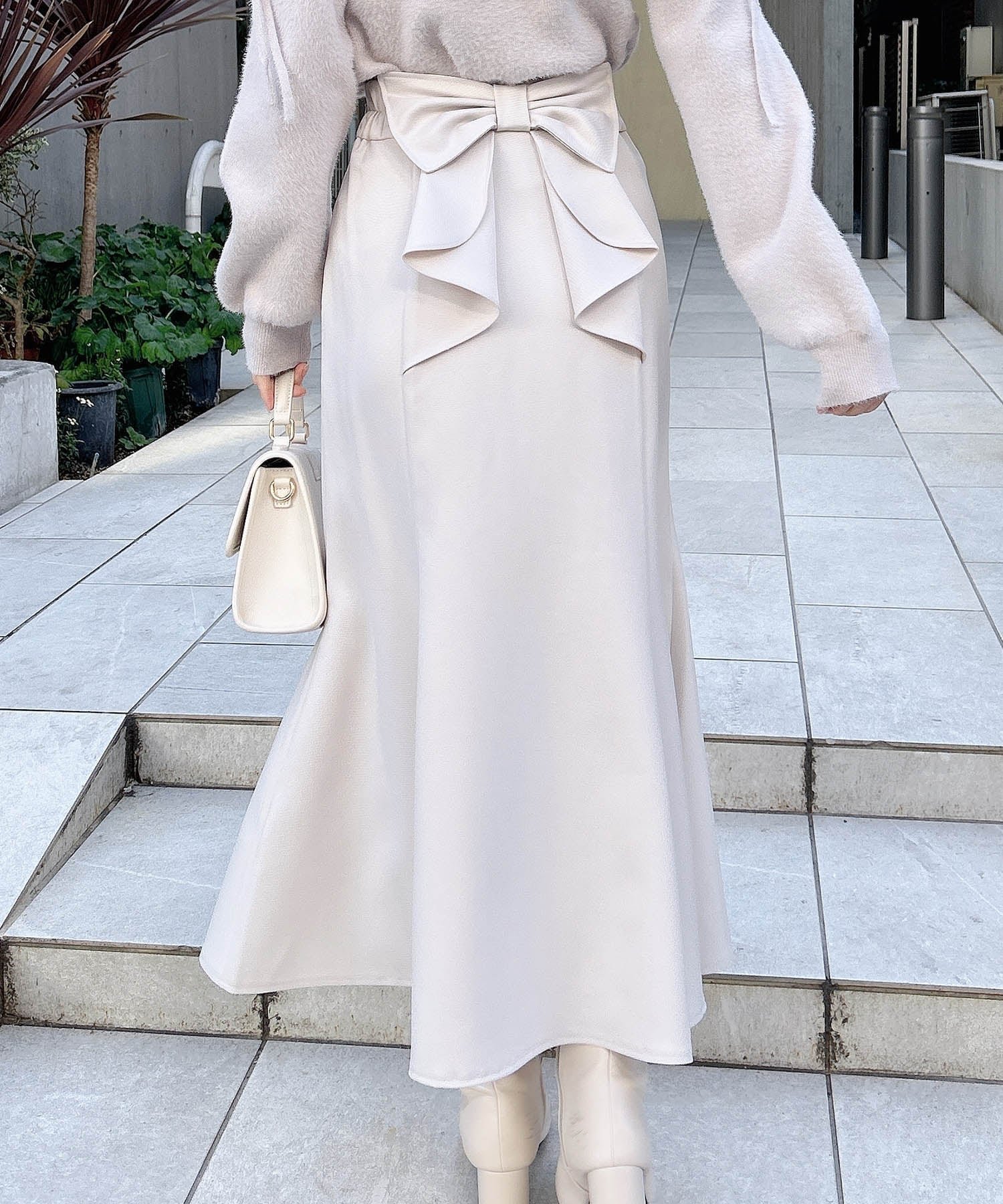 【イング/INGNI】のBackリボンマーメイドスカート インテリア・キッズ・メンズ・レディースファッション・服の通販 founy(ファニー) 　ファッション　Fashion　レディースファッション　Fashion for Women　スカート　Skirts　ギンガム　Gingham, Gingham Fabric　ショート　Short, Short Length　シンプル　Simple, Minimal　スマホ　Smartphone, Mobile Device　トレンド　Trend, Trending Now　バランス　Balance, Style Balance　フェミニン　Feminine, Girly　マーメイド　Mermaid, Fishtail Silhouette　無地　Plain, Solid Color　リボン　Ribbon, Bow　ロング　Long, Long-Length　おすすめ　Recommended / Our Picks　エレガント 上品　Elegant　ライトベージュ|ID: prp329100004877344 ipo3291000000036382317