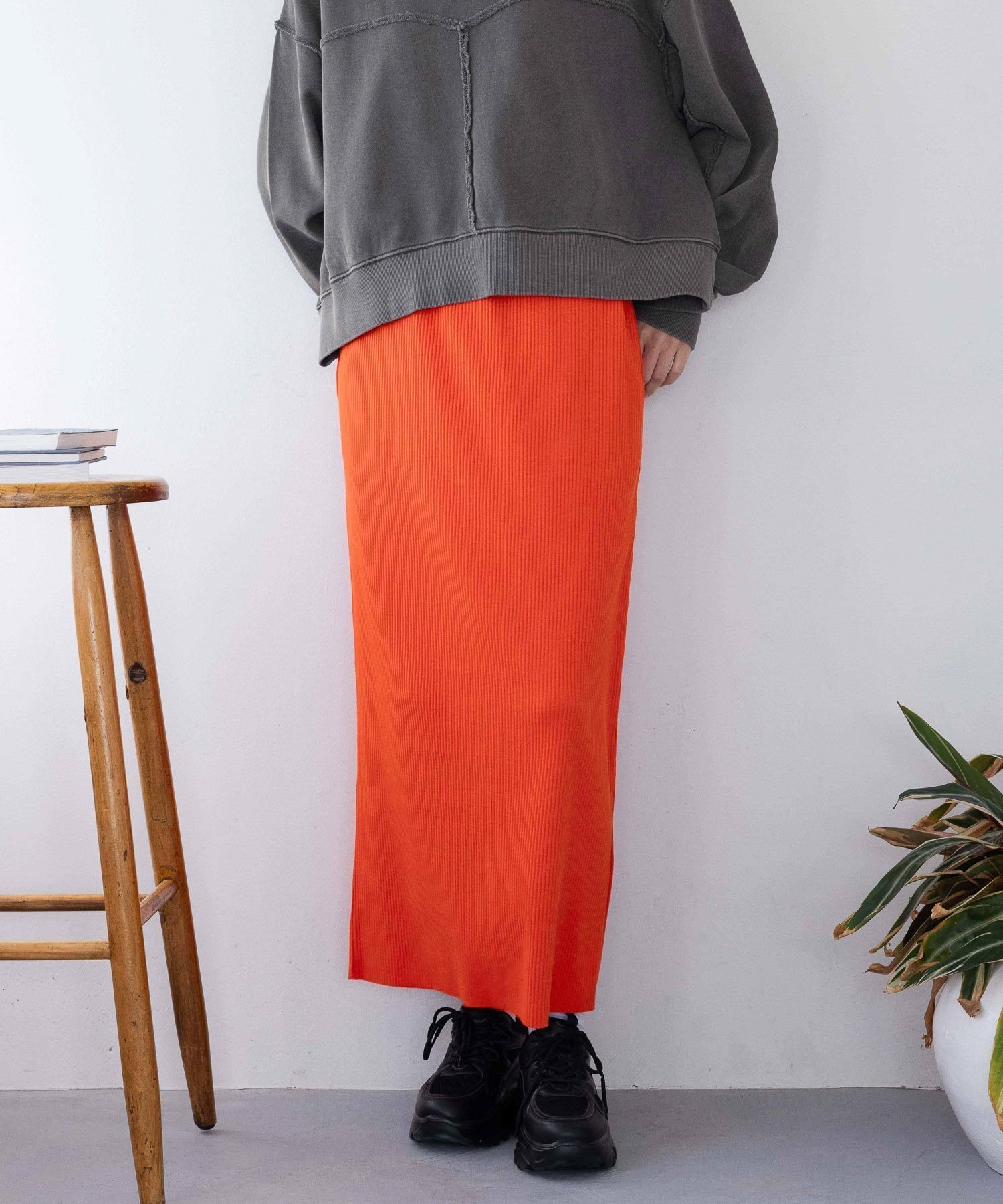 【ローリーズファーム/LOWRYS FARM】の【ロング丈販売開始】カットリブタイトスカート インテリア・キッズ・メンズ・レディースファッション・服の通販 founy(ファニー) 　ファッション　Fashion　レディースファッション　Fashion for Women　スカート　Skirts　カーディガン　Cardigan, Knitwear　吸水　Absorbent, Quick-Dry　抗菌　Antibacterial, Bacteria-Resistant　タイトスカート　Pencil Skirt, Tight Skirt　トレンド　Trend, Trending Now　ベーシック　Basic, Essential　ロング　Long, Long-Length　おすすめ　Recommended / Our Picks　WEB限定オレンジ|ID: prp329100004877376 ipo3291000000036382436