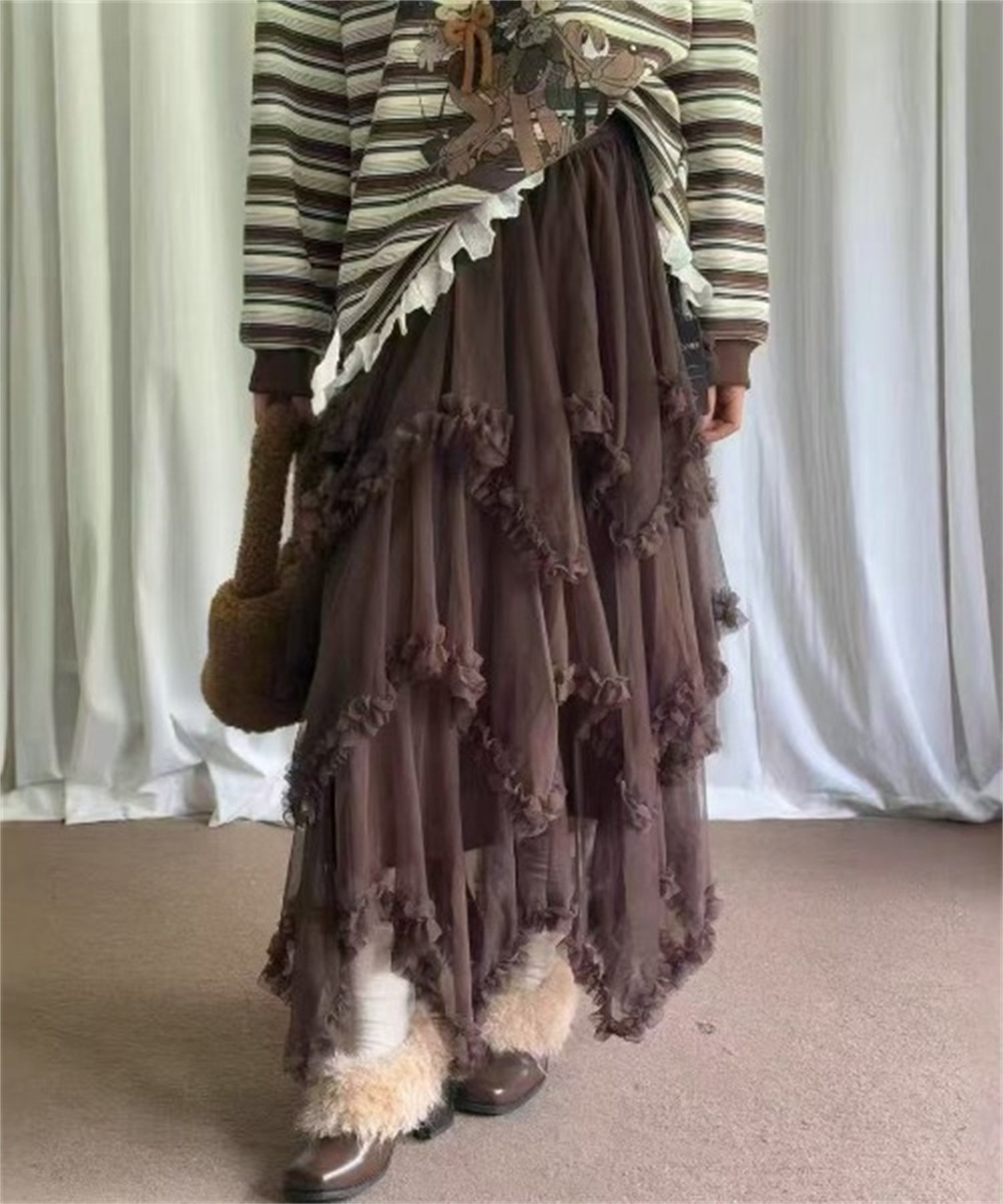 【ディアベル/DIAVEL】のチュールレース ロングスカート インテリア・キッズ・メンズ・レディースファッション・服の通販 founy(ファニー) 　ファッション　Fashion　レディースファッション　Fashion for Women　スカート　Skirts　ロングスカート　Long Skirts / Maxi & Midi Skirts　アシンメトリー　Asymmetrical Style　シアー　Sheer, See-Through　スニーカー　Sneakers, Trainers　チュール　Tulip, Tulip Motif　ヘムライン　Hemline, Bottom Cut　レース　Lace, Lace Fabric　ロング　Long, Long-Length　再入荷　Restock / Back in Stock　ブラウン|ID: prp329100004877378 ipo3291000000036382446