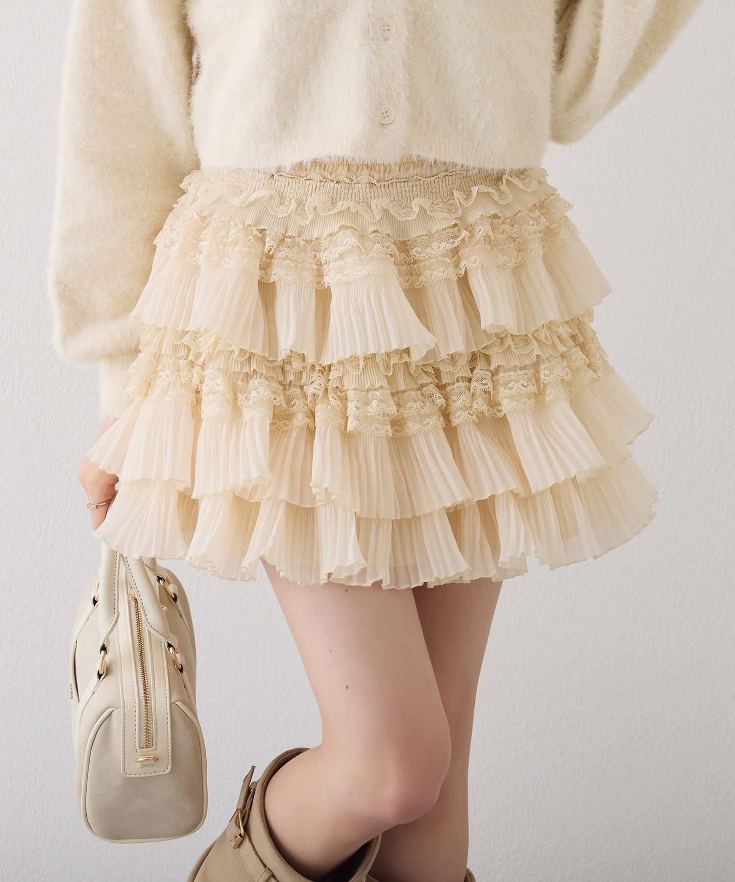 【ナイスクラップ/NICE CLAUP】のフリルミニスカート インテリア・キッズ・メンズ・レディースファッション・服の通販 founy(ファニー) 　ファッション　Fashion　レディースファッション　Fashion for Women　スカート　Skirts　ミニスカート　Mini Skirts　おすすめ　Recommended / Our Picks　ガーリー　Girly, Feminine Style　ショート　Short, Short Length　ジャケット　Jacket, Outerwear　バランス　Balance, Style Balance　フェミニン　Feminine, Girly　フリル　Frill, Ruffle　ミニスカート　Mini Skirt, Short Skirt　ロング　Long, Long-Length　A/W・秋冬　Autumn/Winter　ベージュ|ID: prp329100004877511 ipo3291000000036384268