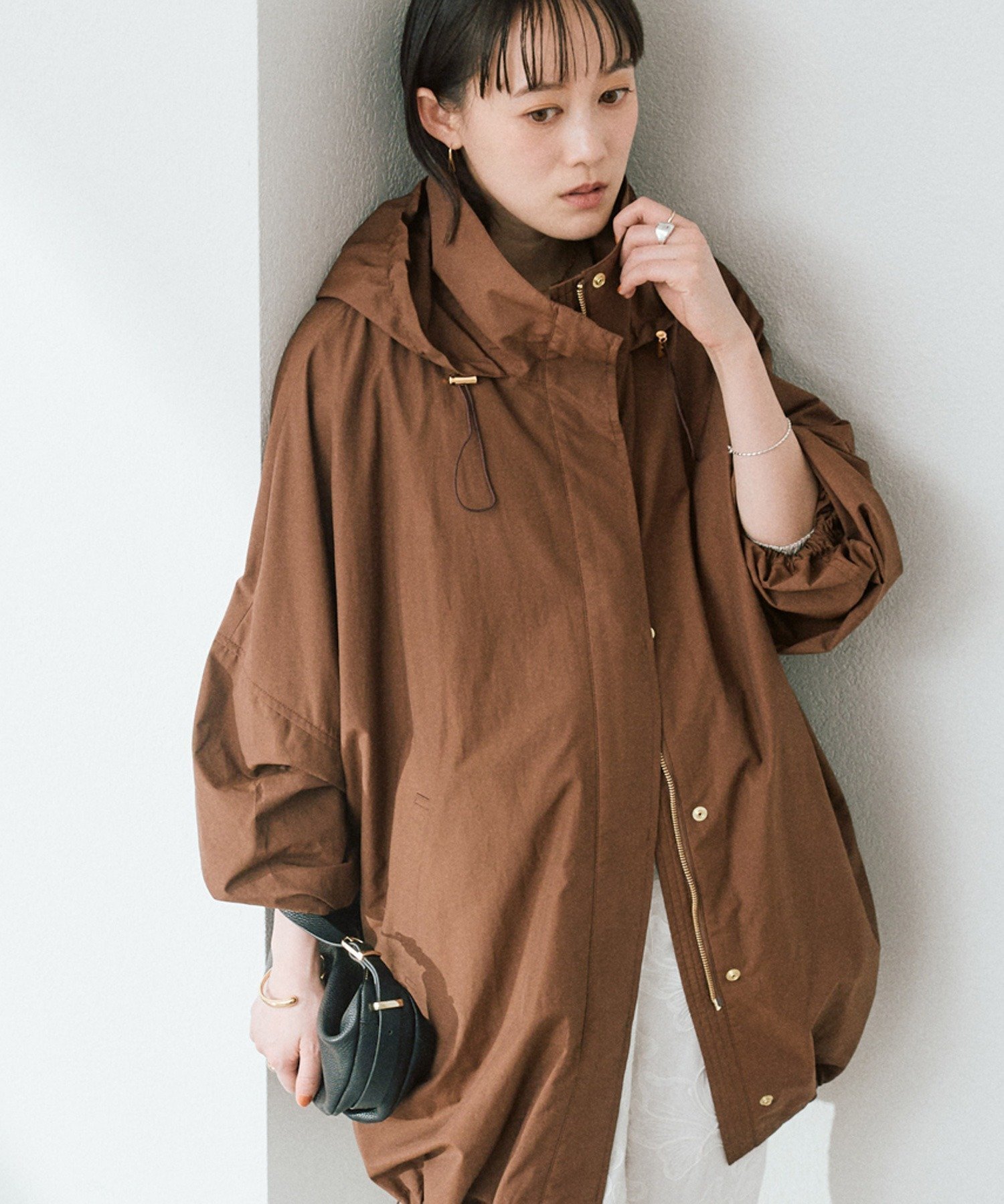 【リヴドロワ/RIVE DROITE】の【花粉ガード・撥水加工・UVカット機能】ドルマンフーディライトコート インテリア・キッズ・メンズ・レディースファッション・服の通販 founy(ファニー) 　ファッション　Fashion　レディースファッション　Fashion for Women　アウター　Coat / Outerwear Collection　コート・ロングコート・ピーコート　Long Coats, Peacoats & More　春　Spring　ギャザー　Gathered, Ruffled　スポーティ　Sporty, Casual Athletic　フォルム　Silhouette, Form　ブラウジング　Blouson Silhouette, Cinched Waist　ポケット　Pocket, Pocket Detail　再入荷　Restock / Back in Stock　おすすめ　Recommended / Our Picks　エレガント 上品　Elegant　2025年　2025　2025-2026秋冬・A/W　Autumn/Winter 2025–26 AW25–26　ブラウン|ID: prp329100004878441 ipo3291000000036394040