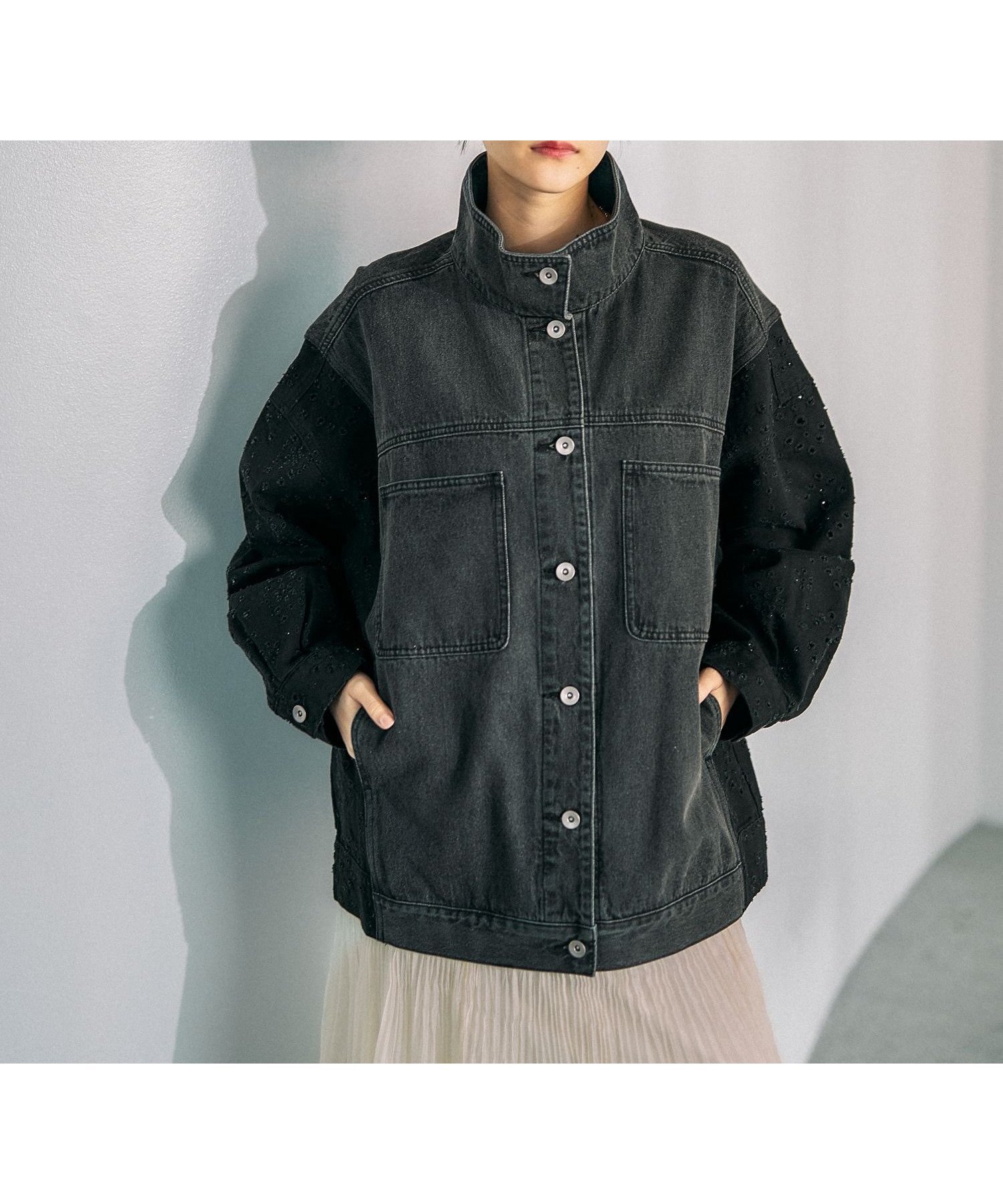 【レプシィム ローリーズファーム/LEPSIM LOWRYS FARM】の刺繍レースドッキングカバーオール インテリア・キッズ・メンズ・レディースファッション・服の通販 founy(ファニー) 　ファッション　Fashion　レディースファッション　Fashion for Women　コンパクト　Compact, Small Size　デニム　Denim, Jeans Material　トレンド　Trend, Trending Now　ドッキング　Docking, Mixed Material　レース　Lace, Lace Fabric　ワイド　Wide, Wide Fit　今季　This Season, Current Season　春　Spring　ブラック10|ID: prp329100004878464 ipo3291000000036394371