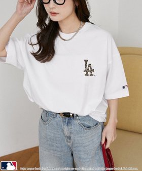 【フリークスストア/FREAK'S STORE】の機能性素材 別注MLB レオパード柄 ロゴ Tシャツ 限定展開 人気、トレンドファッション・服の通販 founy(ファニー) ファッション Fashion レディースファッション Fashion for Women トップス・カットソー Cut & Sew Tops シャツ・ブラウス・オフィスカジュアル Elegant Blouses & Button-Ups ロングTシャツ・Tシャツ Longline T-Shirts & Tees グラフィック Graphic, Graphic Design 吸水 Absorbent, Quick-Dry シンプル Simple, Minimal スポーツ Sports, Activewear トレンド Trend, Trending Now ドレス Dress, One-Piece ビッグ Big, Oversized フロント Front, Front Design 別注 Limited Edition, Custom Order メンズ Men's, Menswear ユニセックス Unisex, Genderless リラックス Relax, Relaxed Fit ルーズ Loose, Oversized レオパード Leopard, Animal Print S/S・春夏 SS, Spring/Summer, Warm Season 夏 Summer エレガント 上品 Elegant 2026年 2026 |ID:prp329100004878534