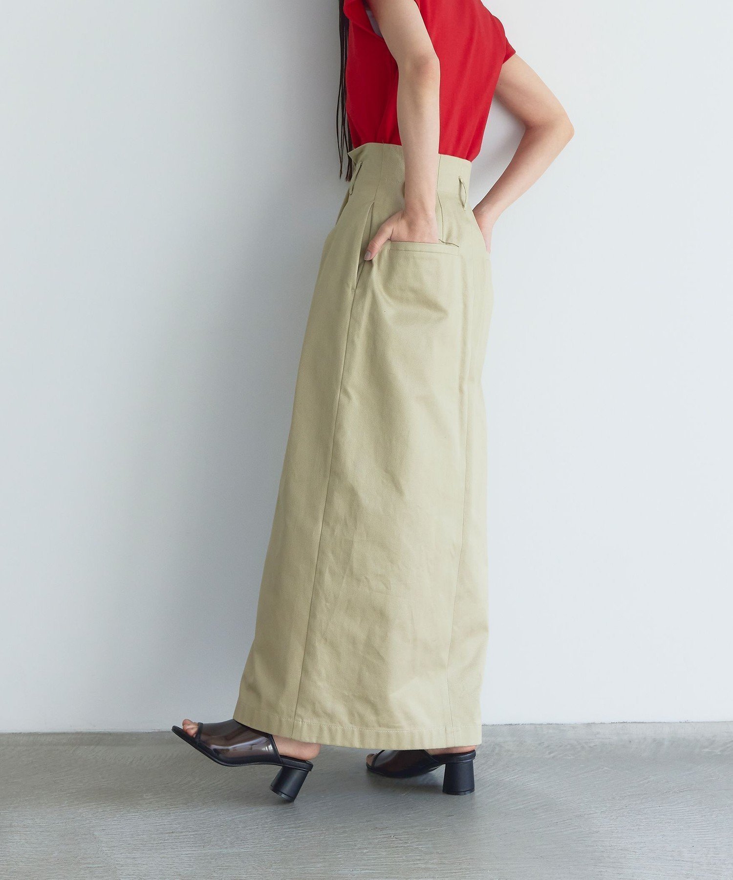 【ユナイテッドアローズ/UNITED ARROWS】のEMMEL REFINES EM ハイウエスト インタック チノスカート インテリア・キッズ・メンズ・レディースファッション・服の通販 founy(ファニー) 　ファッション　Fashion　レディースファッション　Fashion for Women　スカート　Skirts　春　Spring　コンパクト　Compact, Small Size　タイトスカート　Pencil Skirt, Tight Skirt　トレンド　Trend, Trending Now　バランス　Balance, Style Balance　フィット　Fit, Slim Fit　フェミニン　Feminine, Girly　フォルム　Silhouette, Form　アウトレット　Outlet / Clearance　夏　Summer　エレガント 上品　Elegant　2025年　2025　2025春夏・S/S　Spring/Summer 2025 SS25　BEIGE|ID: prp329100004878636 ipo3291000000036397230