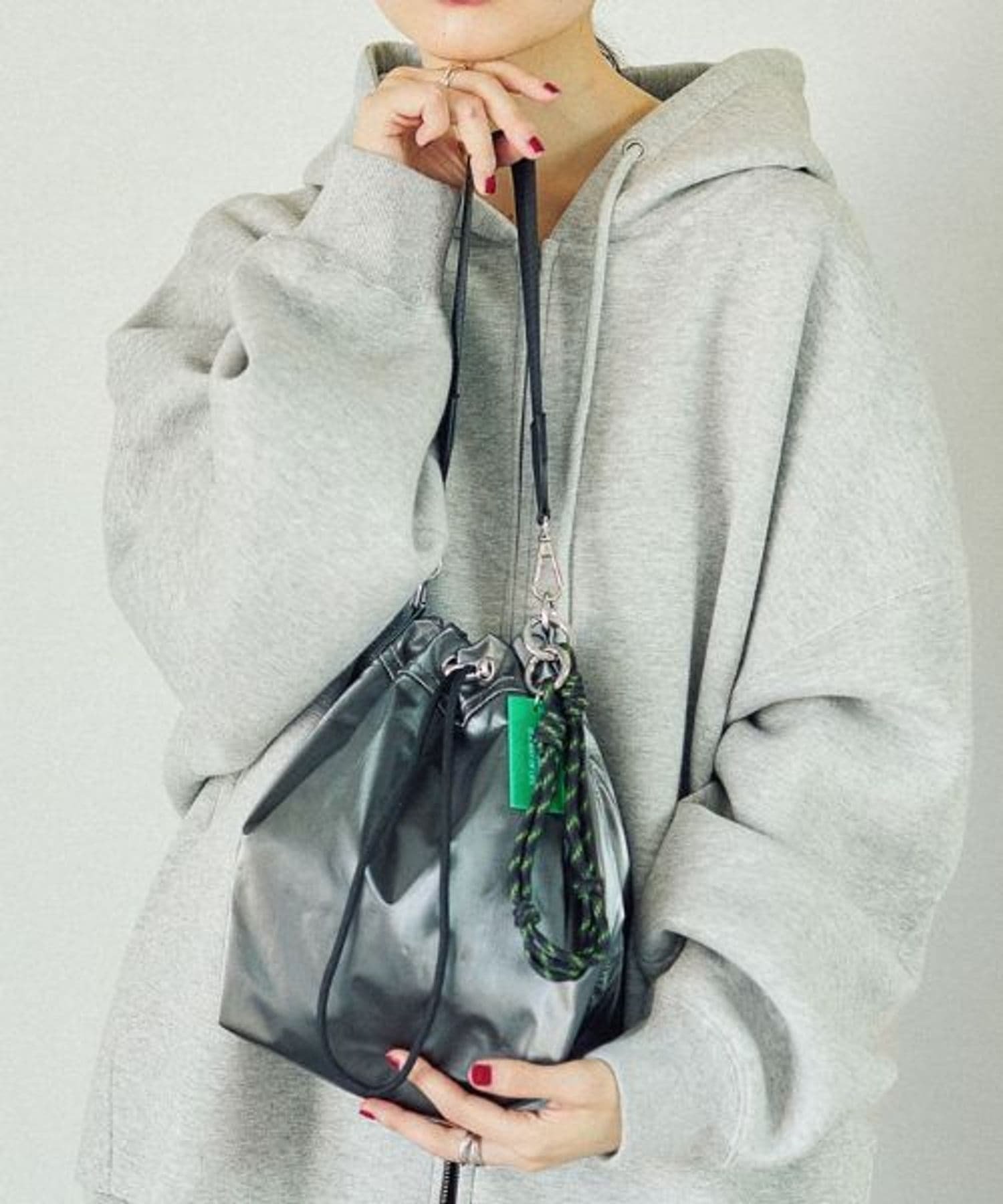 【レプシィム ローリーズファーム/LEPSIM LOWRYS FARM】のマルチWAYチャーム付きバッグ 人気、トレンドファッション・服の通販 founy(ファニー) ファッション Fashion レディースファッション Fashion for Women バッグ Bags インナー Innerwear コンパクト Compact, Small Size ショート Short, Short Length シンプル Simple, Minimal チャーム Charm, Pendant プレート Plate, Dish ポケット Pocket, Pocket Detail ロング Long, Long-Length 巾着 Drawstring Bag, Kinchaku 軽量 Lightweight, Ultra Light other-1|ID: prp329100004879305 ipo3291000000036408747