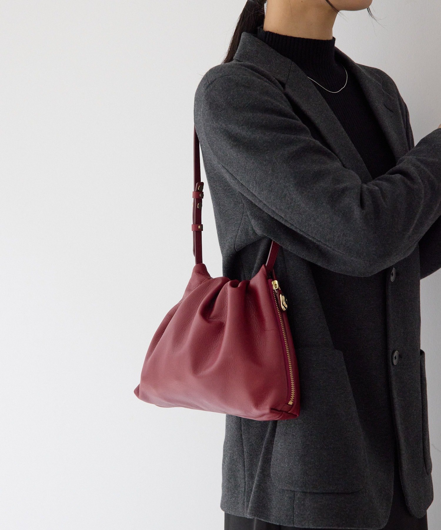 【ジェミール/gemeil】の【累計販売1万本突破】レザーワンハンドルバッグ (CE-1014) インテリア・キッズ・メンズ・レディースファッション・服の通販 founy(ファニー) 　ファッション　Fashion　レディースファッション　Fashion for Women　アクセサリー　Fashion Accessories　ギャザー　Gathered, Ruffled　ショルダー　Shoulder, Shoulder Strap　シンプル　Simple, Minimal　スマート　Smart, Elegant　財布　Wallet, Purse　タオル　Towel, Bath Towel　人気　Popular, Best Seller　ハンカチ　Handkerchief, Hanky　ポケット　Pocket, Pocket Detail　ポーチ　Pouch, Small Case　日本製　Made In Japan　ボルドー|ID: prp329100004879397 ipo3291000000036409115