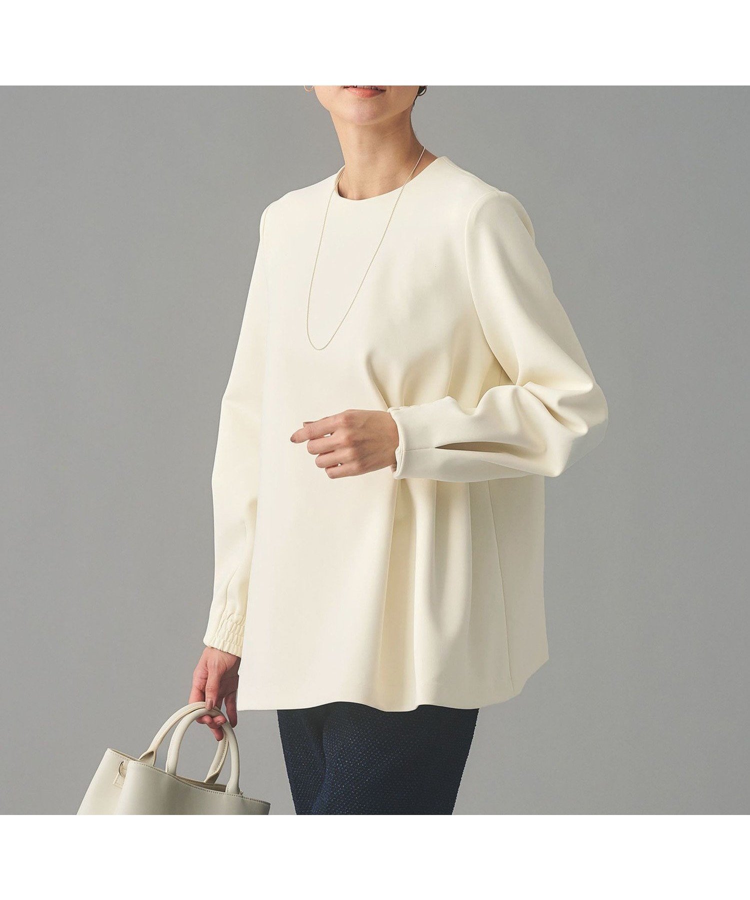 【ユナイテッドアローズ/UNITED ARROWS】のSPONGY クルーネック ギャザー ブラウス インテリア・キッズ・メンズ・レディースファッション・服の通販 founy(ファニー) 　ファッション　Fashion　レディースファッション　Fashion for Women　トップス・カットソー　Cut & Sew Tops　シャツ・ブラウス・オフィスカジュアル　Elegant Blouses & Button-Ups　ギャザー　Gathered, Ruffled　吸水　Absorbent, Quick-Dry　シャーリング　Shirring, Ruched　シンプル　Simple, Minimal　ジャケット　Jacket, Outerwear　ストレッチ　Stretch, Stretchy Fabric　タイトスカート　Pencil Skirt, Tight Skirt　デニム　Denim, Jeans Material　ドレープ　Drape, Draping Fabric　人気　Popular, Best Seller　ベスト　Vest, Waistcoat　ペプラム　Peplum, Flared Hem　モダン　Modern, Contemporary　ワイド　Wide, Wide Fit　おすすめ　Recommended / Our Picks　セレモニー　Ceremony　ビジネス 仕事 通勤　Business / Work / Commuting　OFF WHITE|ID: prp329100004880484 ipo3291000000036426131